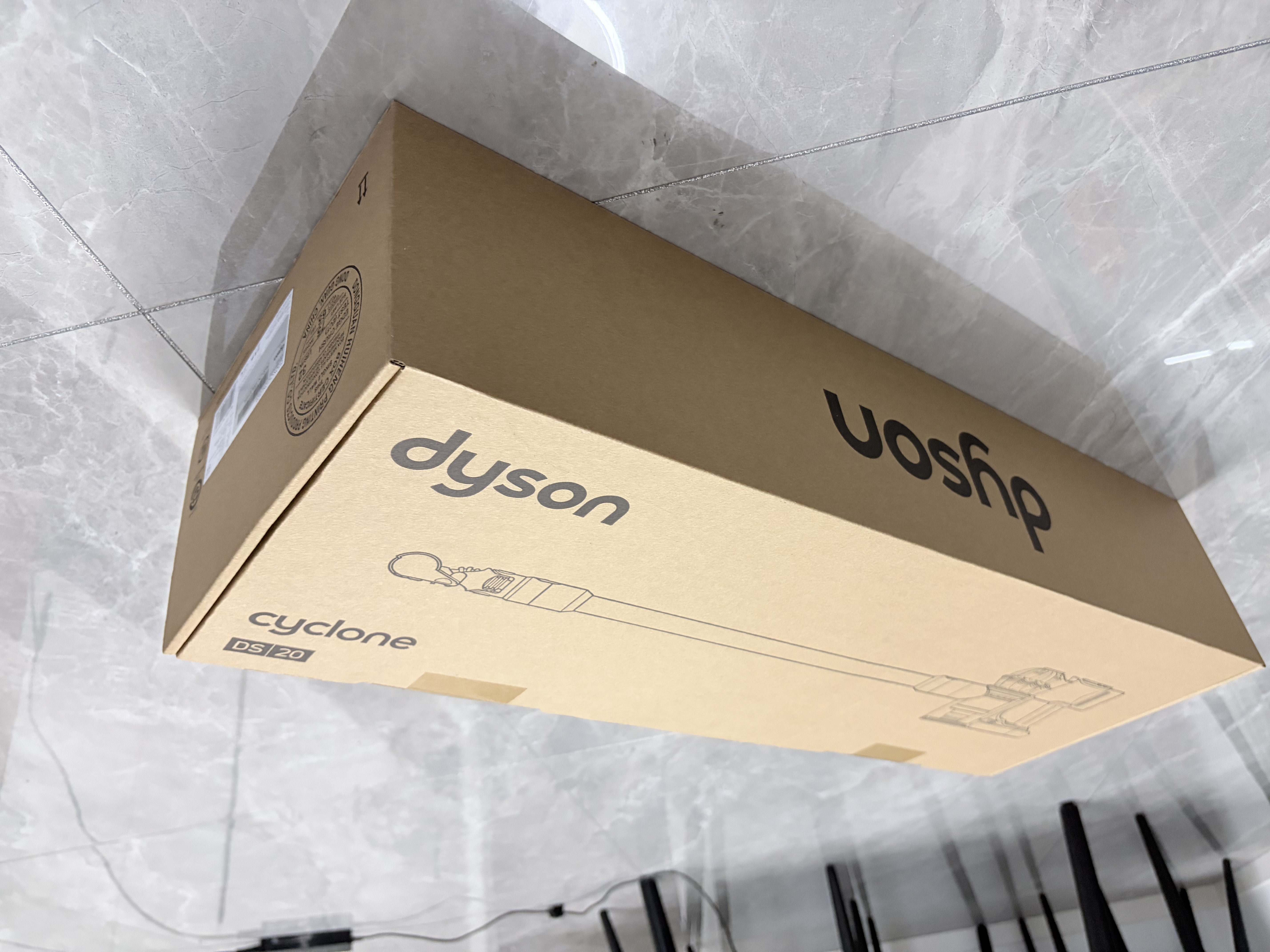 戴森（DYSON） V8 Cyclone 无绳吸尘器 手持无线吸尘器 除螨 宠物 家庭适用 实拍图