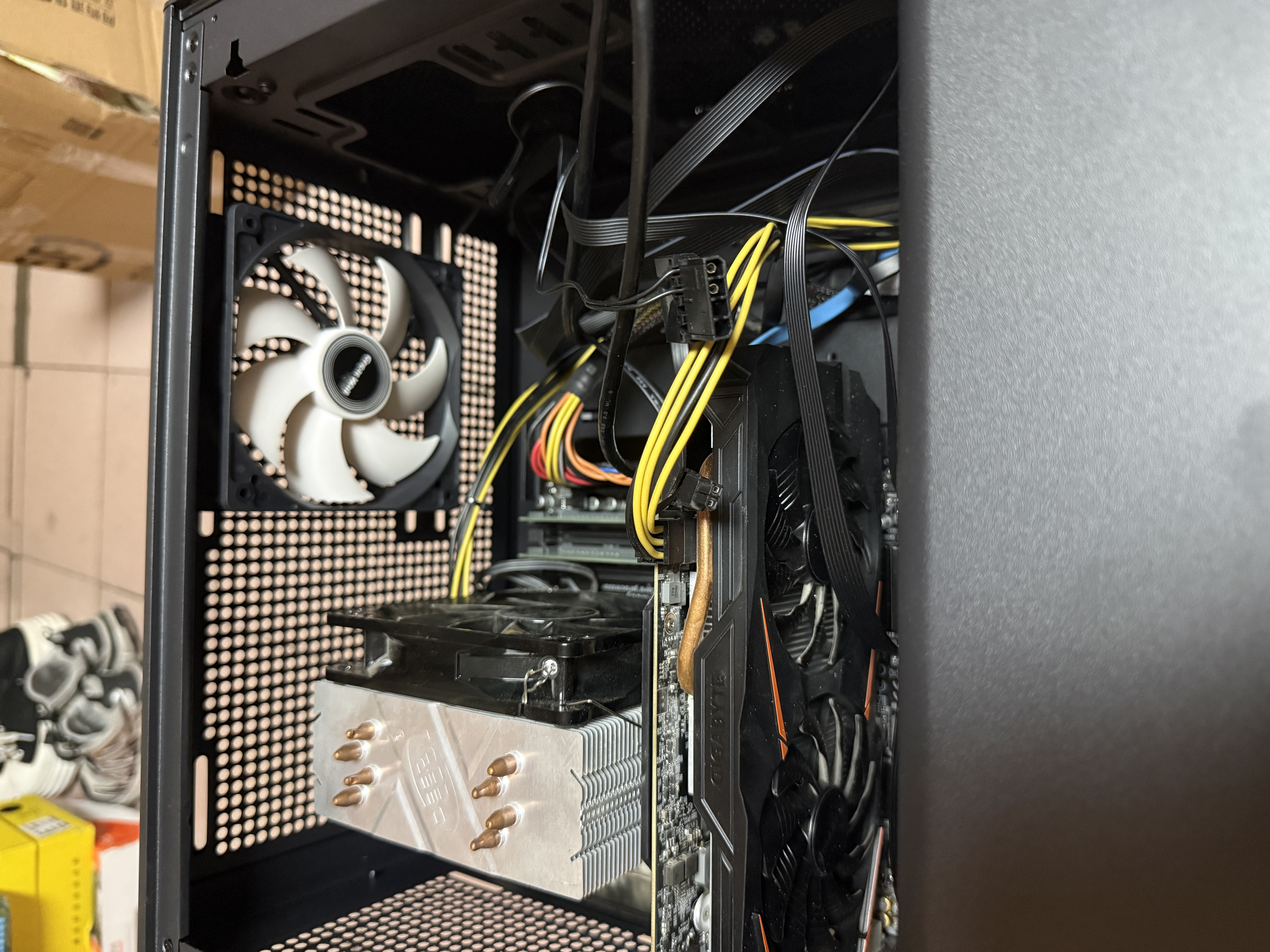 长城（Great Wall）商逸R68散热商务电脑机箱（隐藏式前面板/MATX主板/240水冷位/USB3.0/8风扇位/网孔侧板） 实拍图