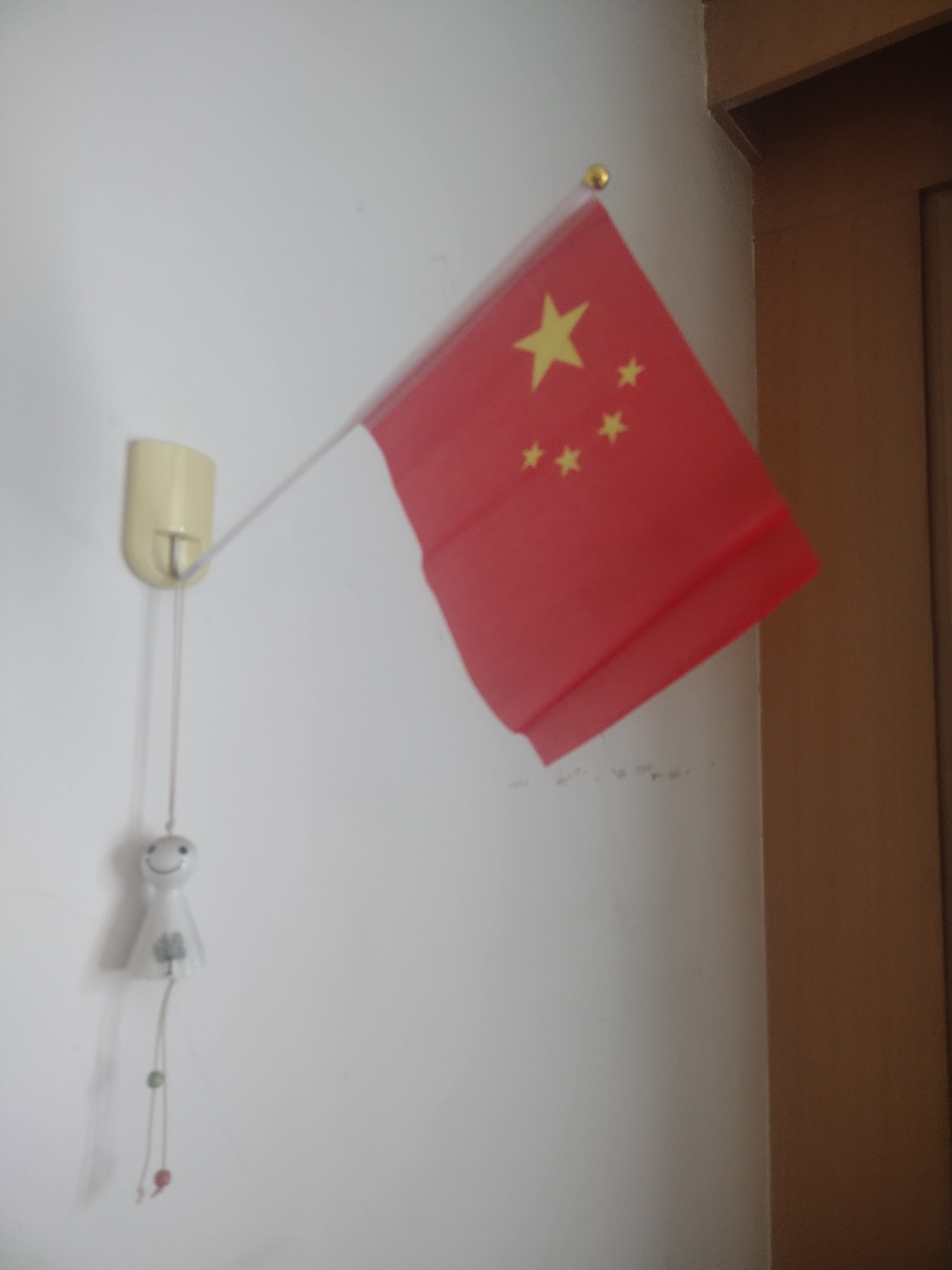 优和（UHOO）国庆小国旗手持小红旗手摇旗 小五星红旗帜旗杆 8号5面带杆14*21cm送贴纸 户外儿童手拿小旗子带杆 实拍图