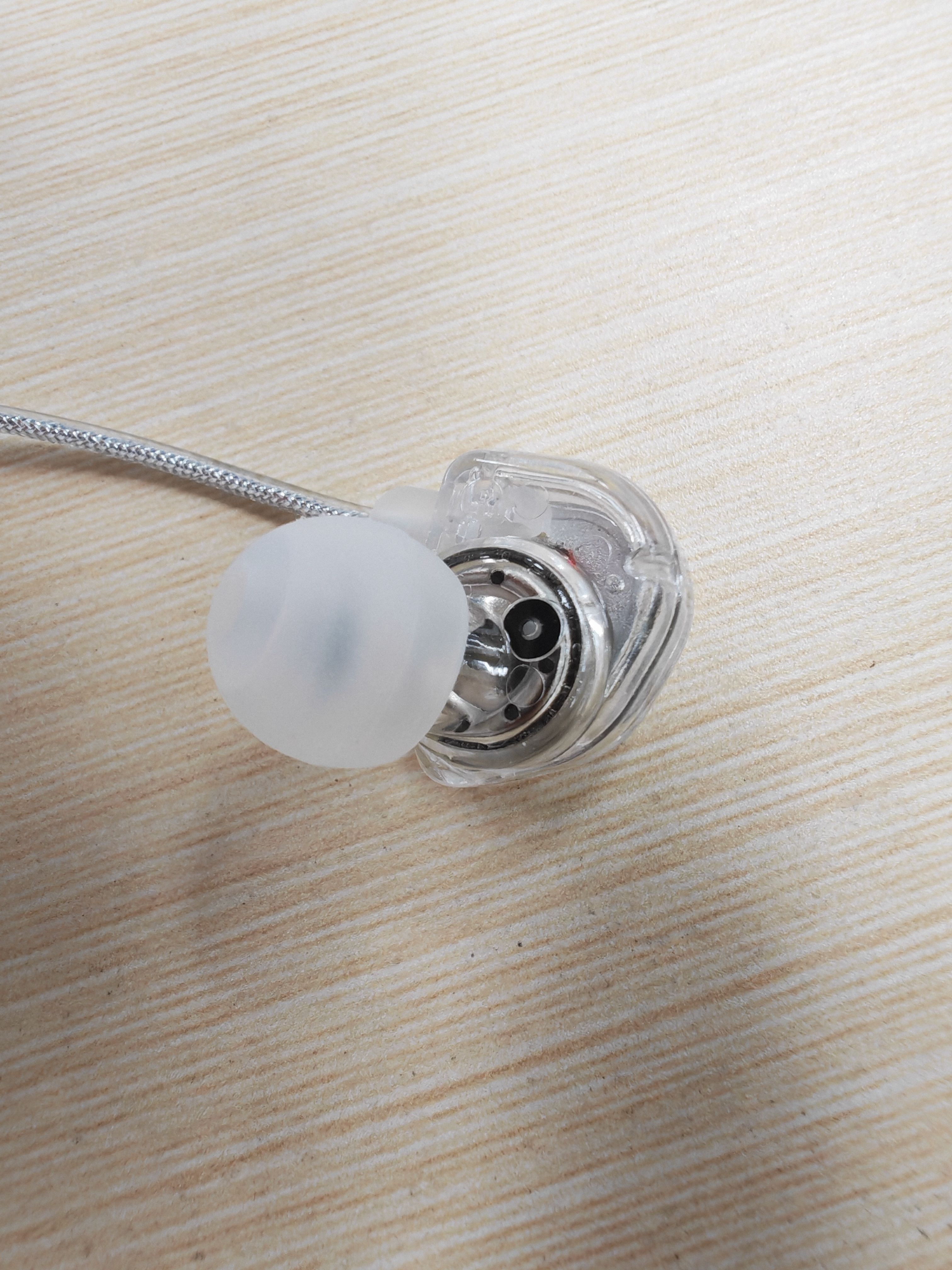 兴戈（SIMGOT） EW100 入耳式有线耳机动圈HiFi电脑游戏电竞音乐耳塞 EW100 DSP透明版 Type-C带麦 实拍图