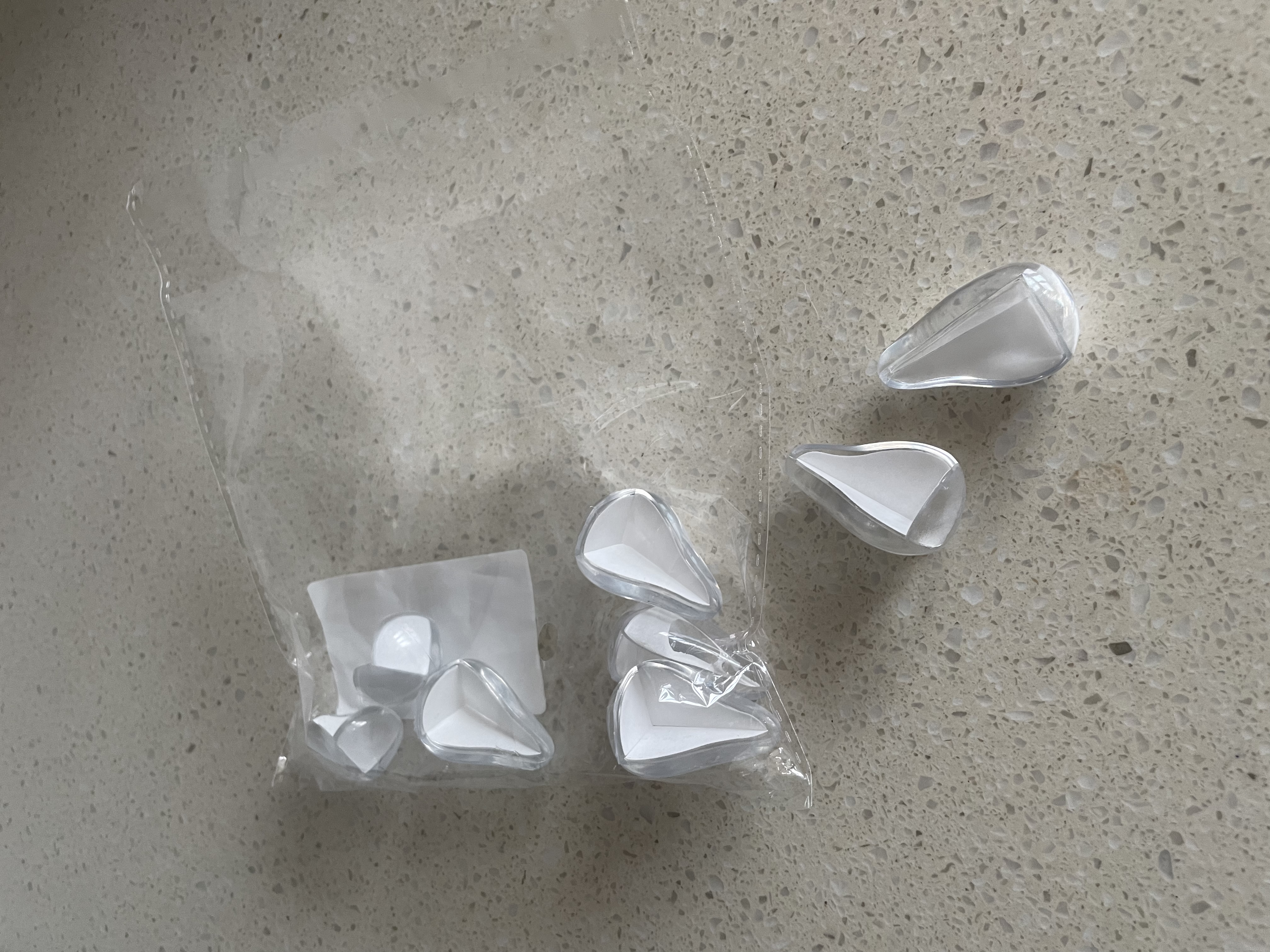 墨斗鱼水滴型透明防撞角保护套儿童防磕碰茶几桌子透明防撞软角贴10个 实拍图
