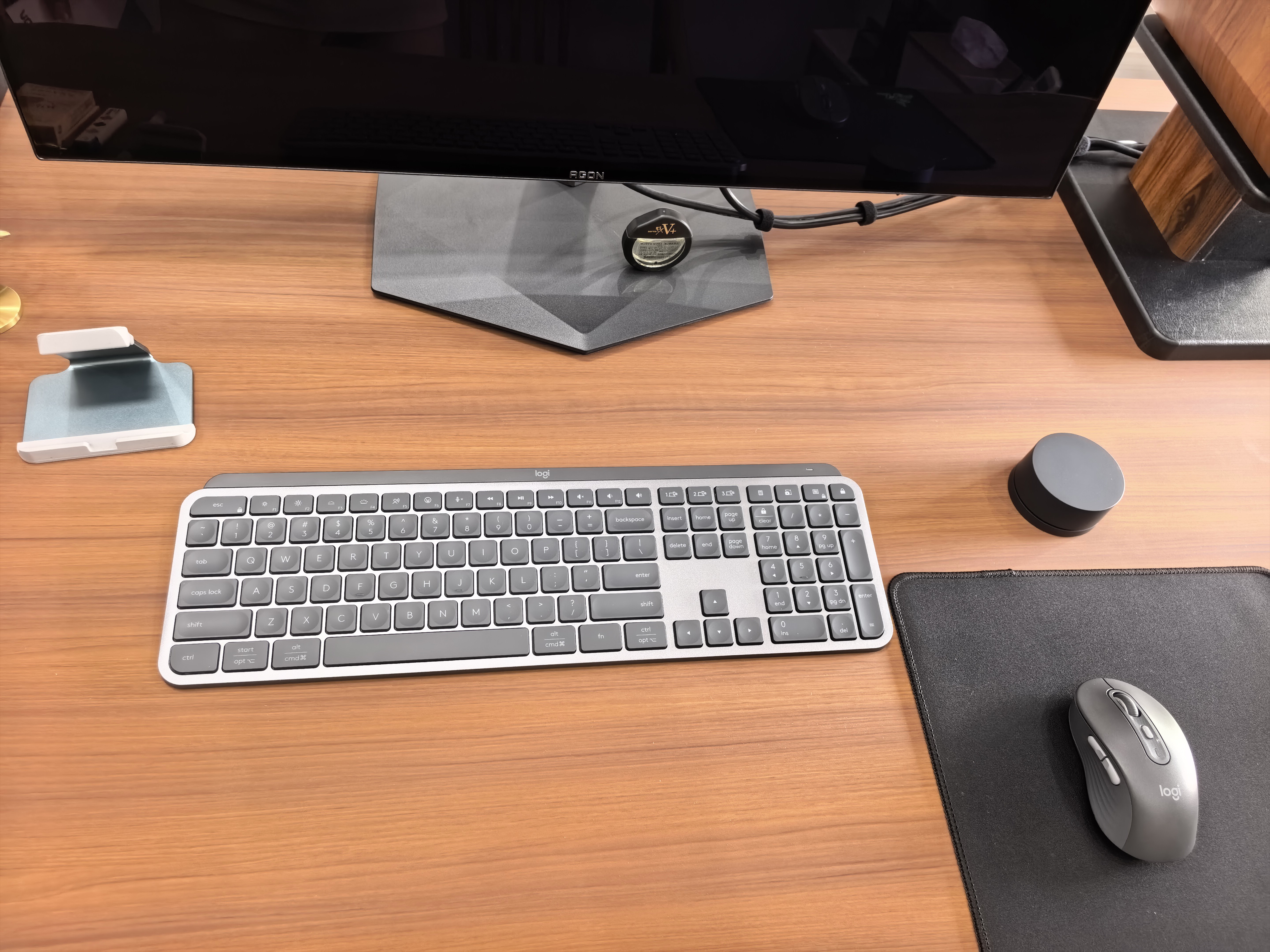 罗技（Logitech）M750M 通用版鼠标 无线蓝牙鼠标 静音鼠标 智能鼠标 对称鼠标 黑色 带Logi Bolt USB接收器 实拍图