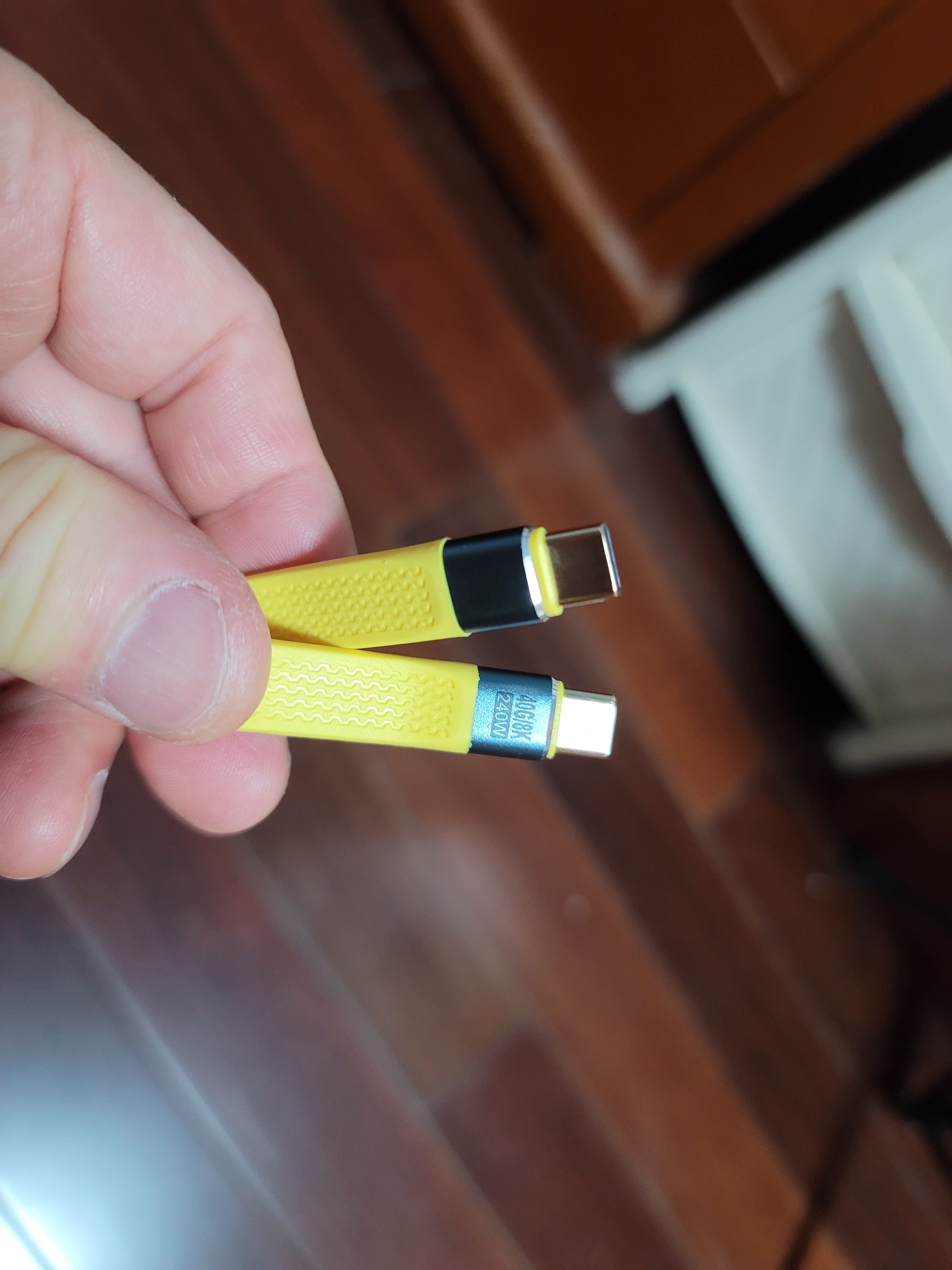 Smorss数据线Type-C全功能ctoc兼容雷电4双头短线240W快充40Gbps高速传输PD3.1适用手机电脑移动硬盘 黄 实拍图