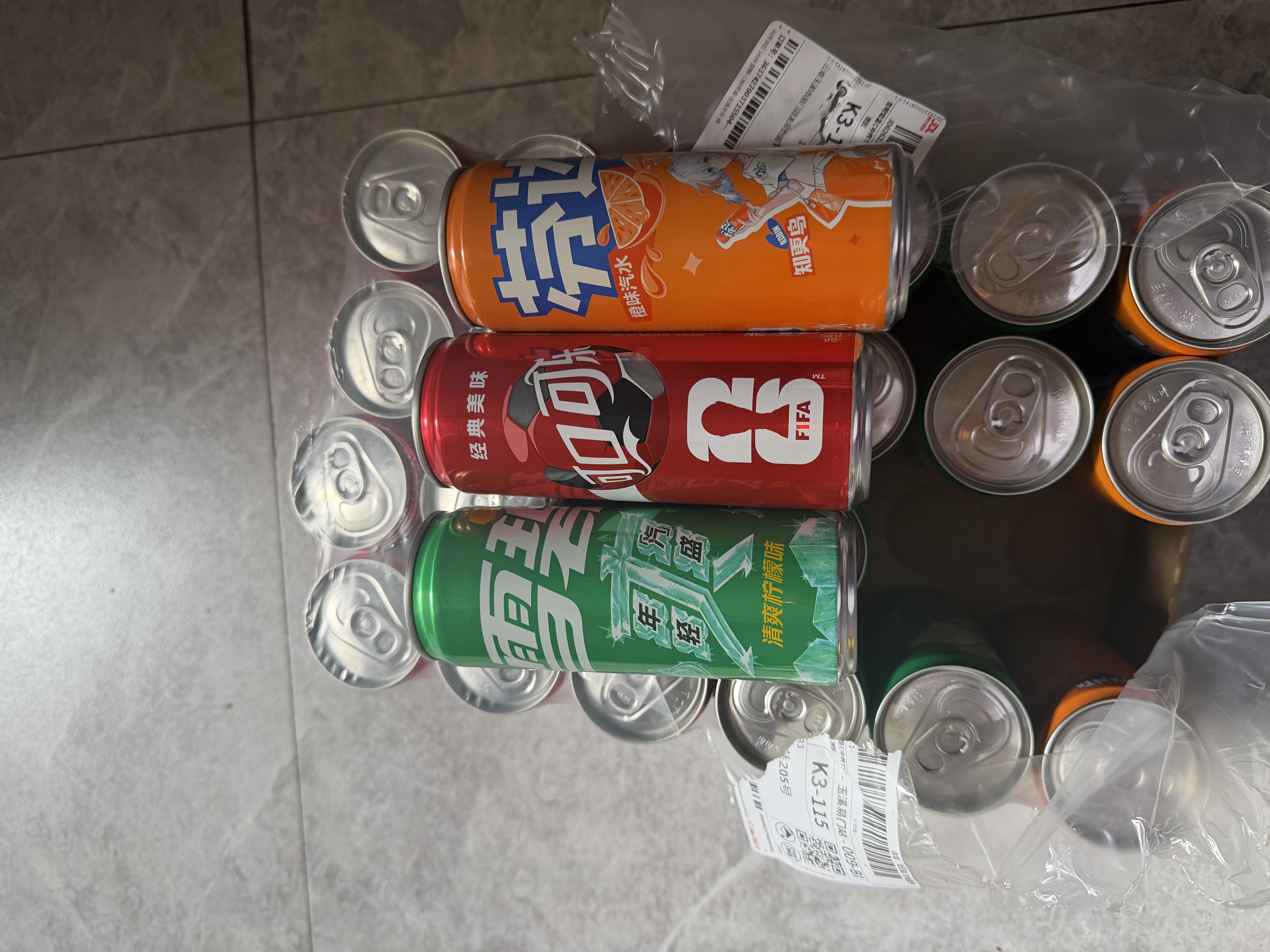 可口可乐（Coca-Cola）可乐*12+雪碧*8+芬达*4 有糖汽水 碳酸饮料  330ml*24罐 实拍图