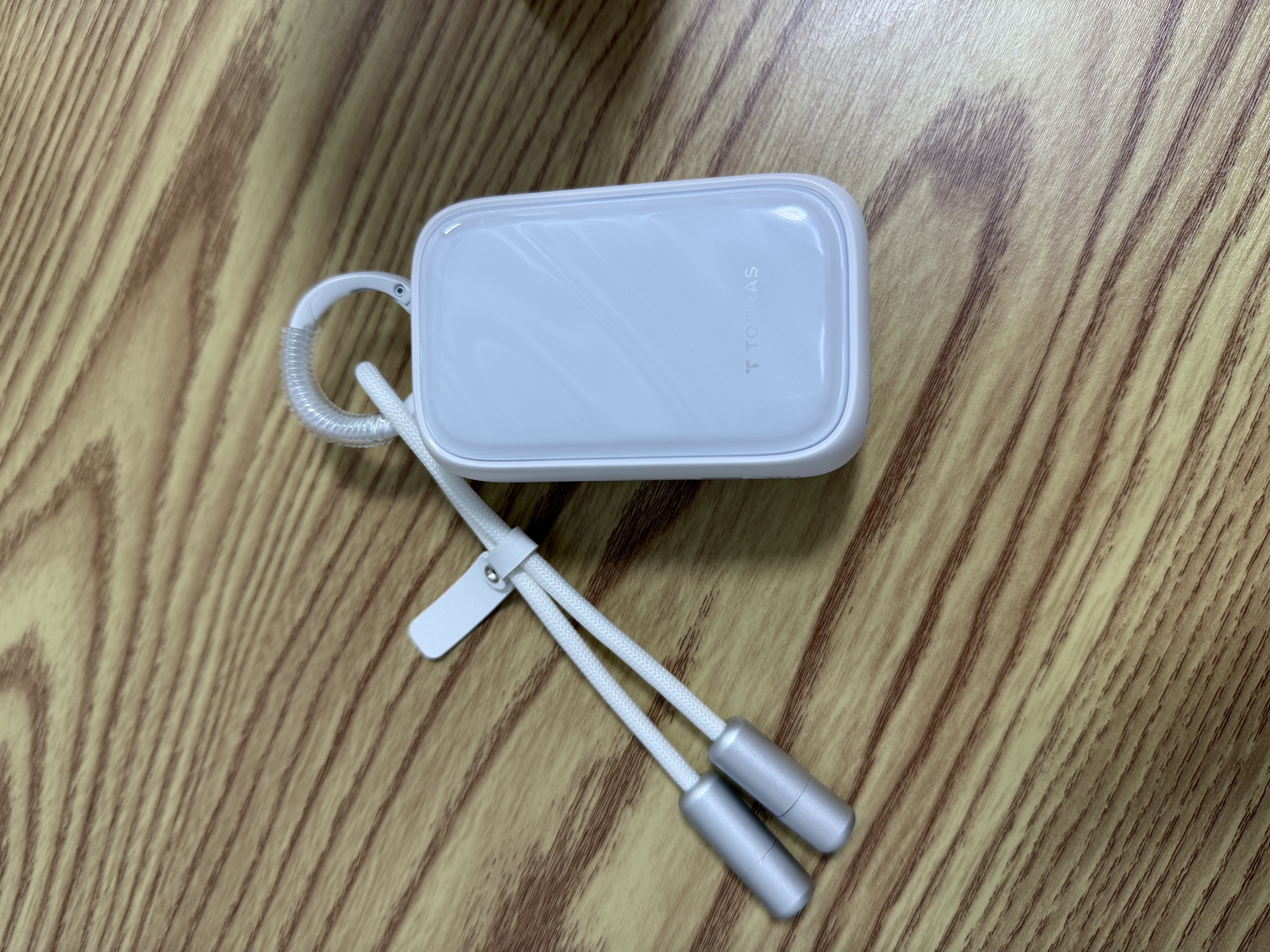 图拉斯充电宝小贝壳【2026爆卖丨热销100W+】可上飞机3c认证适用苹果快充小巧自带伸缩线高颜值18promax 珠贝白丨附赠：苹果L口挂饰线 店铺热推新品丨可上飞机丨1万毫安 实拍图