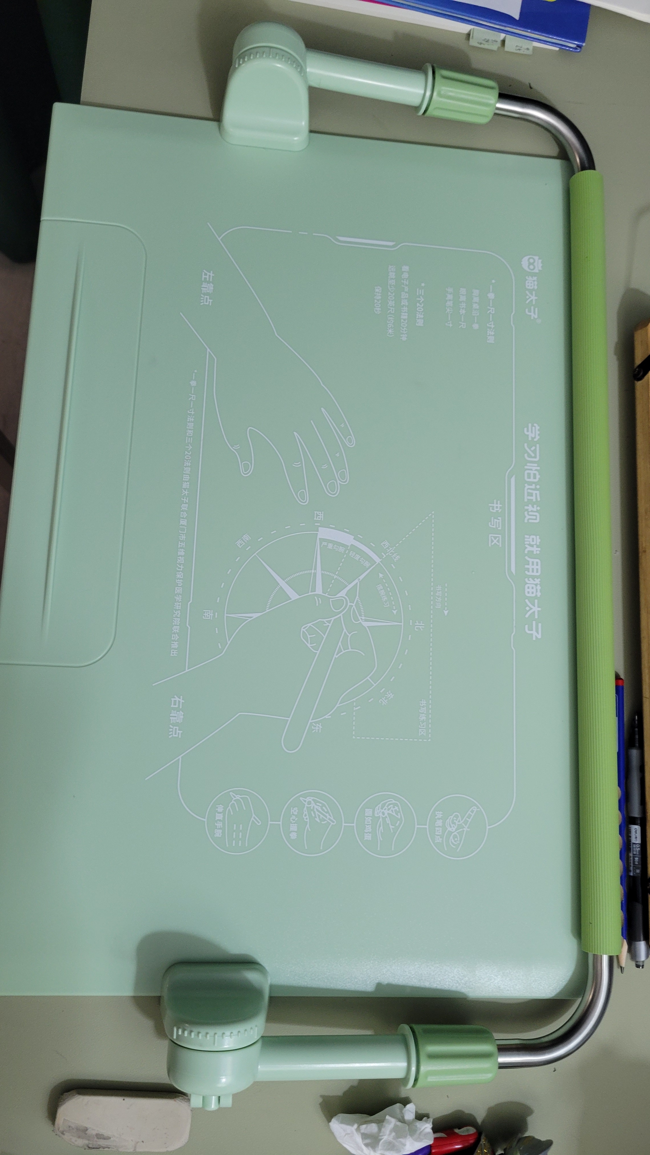 猫太子护栏坐姿矫正器儿童防低头写字矫正器小学生保护近视弯腰驼背幼儿姿势学习纠正坐读写桌面款神器绿 实拍图