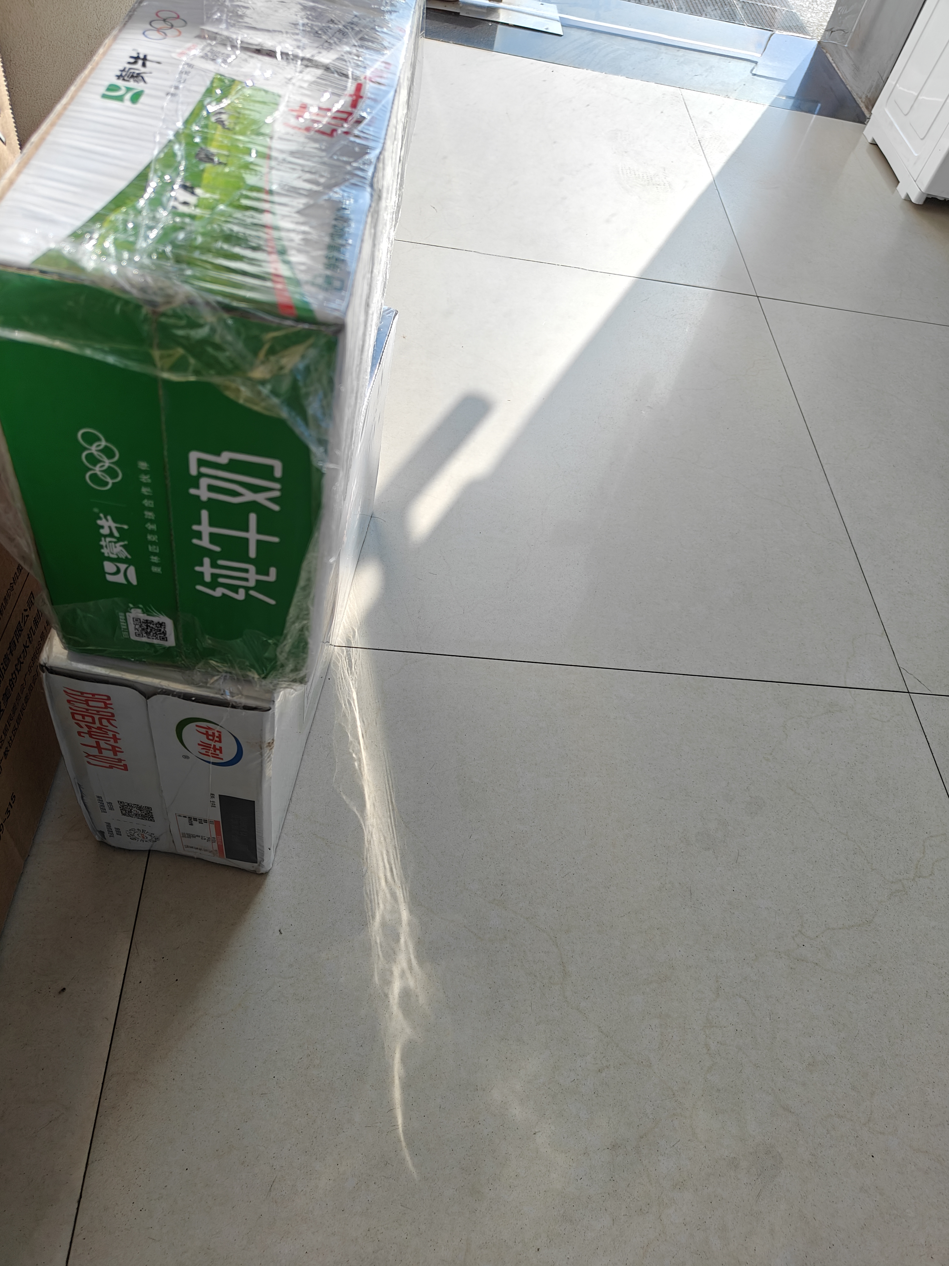 伊利【新鲜日期】脱脂纯牛奶 250ml*24盒 脱脂好营养 中秋礼品 实拍图