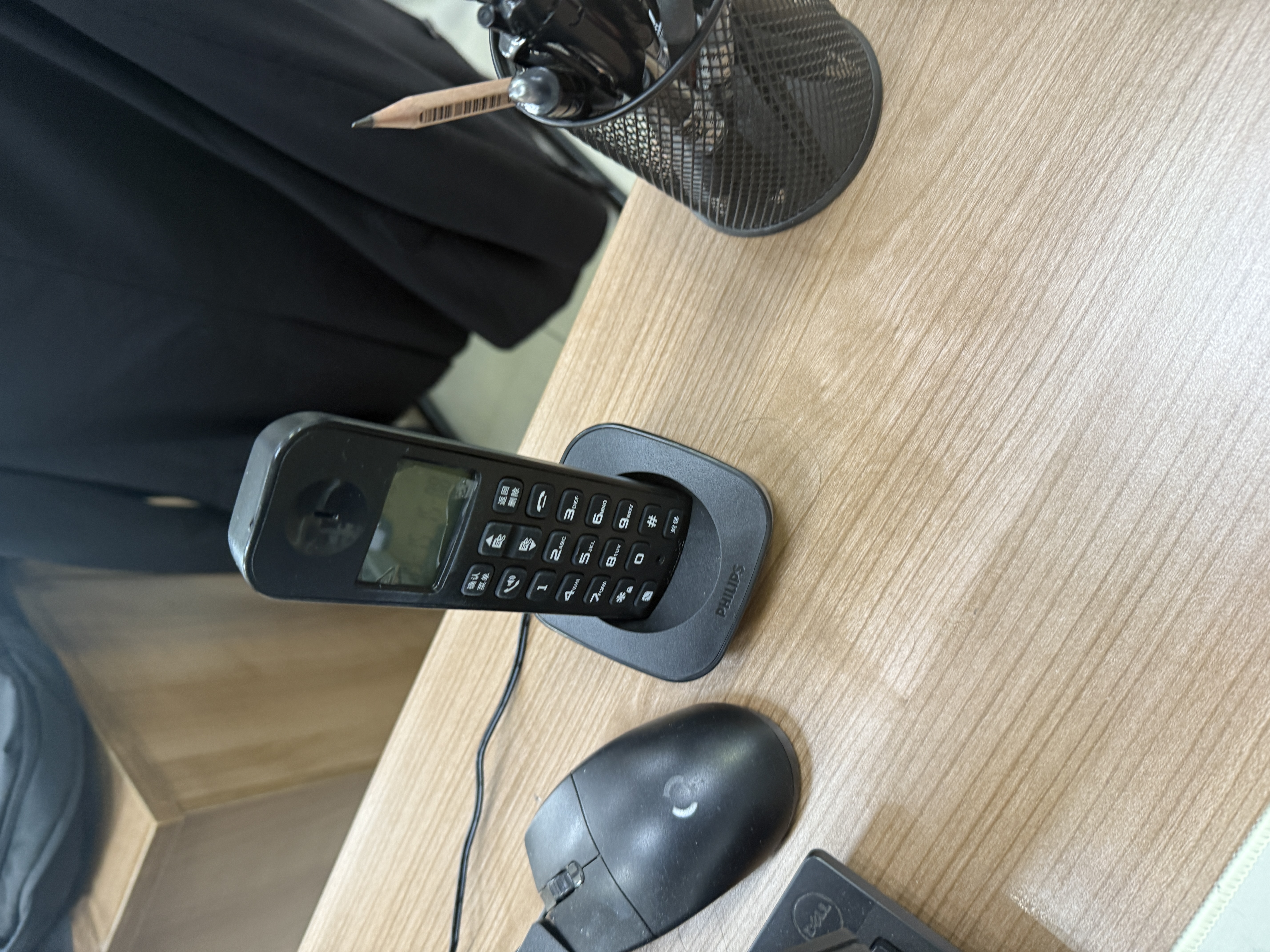 飞利浦（PHILIPS）数字无绳电话机 无线座机 子母机 办公家用 信号覆盖广 屏幕白色背光 DCTG167一拖一黑色 实拍图