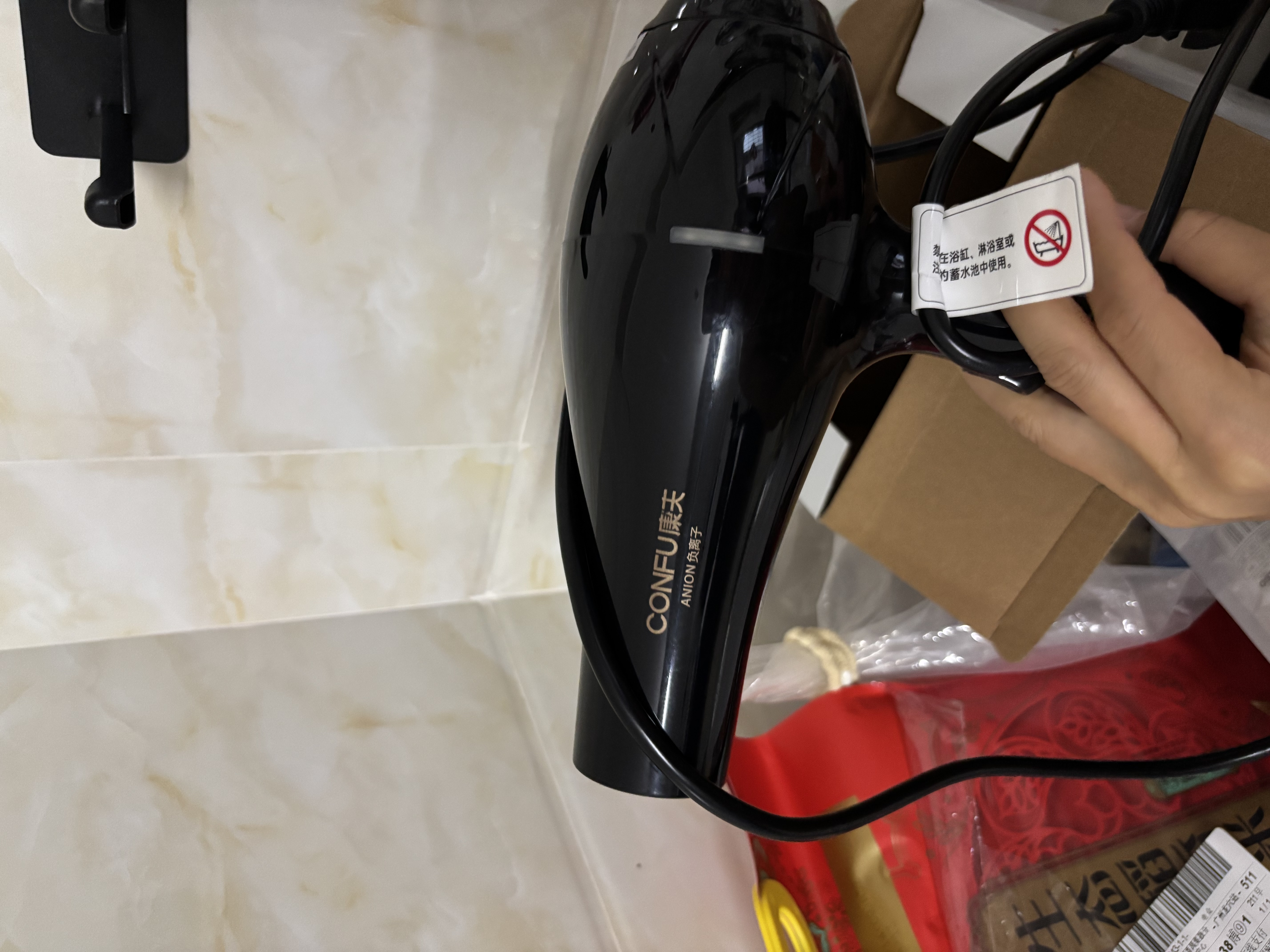 康夫（CONFU）电吹风机家用大功率2200W冷热风专业发廊级理发店恒温吹风筒机KF-8953 【吹完不毛躁】亿级负离子护发 黑金 实拍图