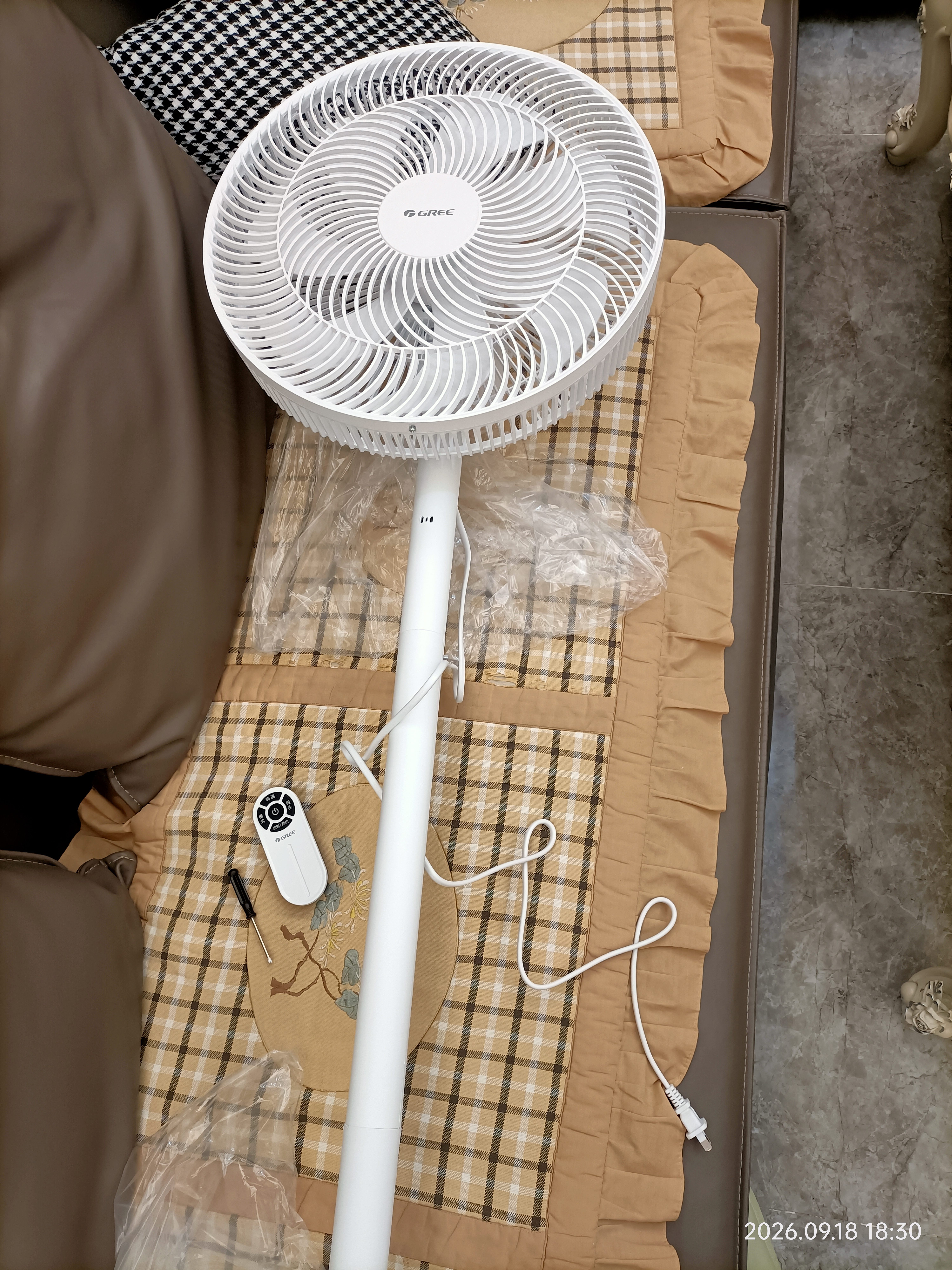 格力（GREE）【加长扇叶】七叶轻音立式电风扇家用柔风落地扇台式大风量节能宿舍电扇落地扇 FD-3515Bh7 实拍图