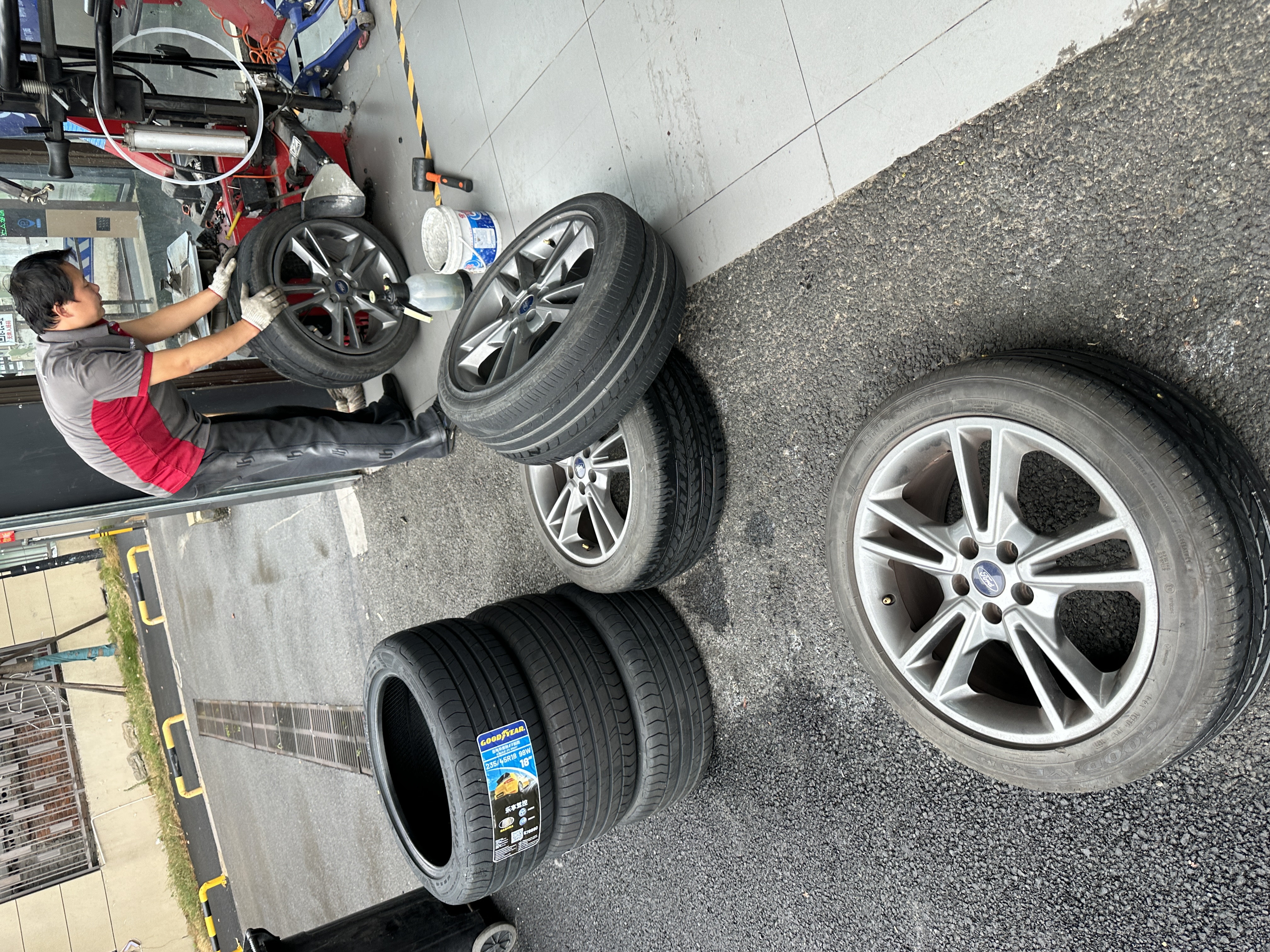 固特异（Goodyear）汽车轮胎 235/45R18 98W 鹰驰F1酷跑 适配帕萨特/锐志 御乘升级 实拍图