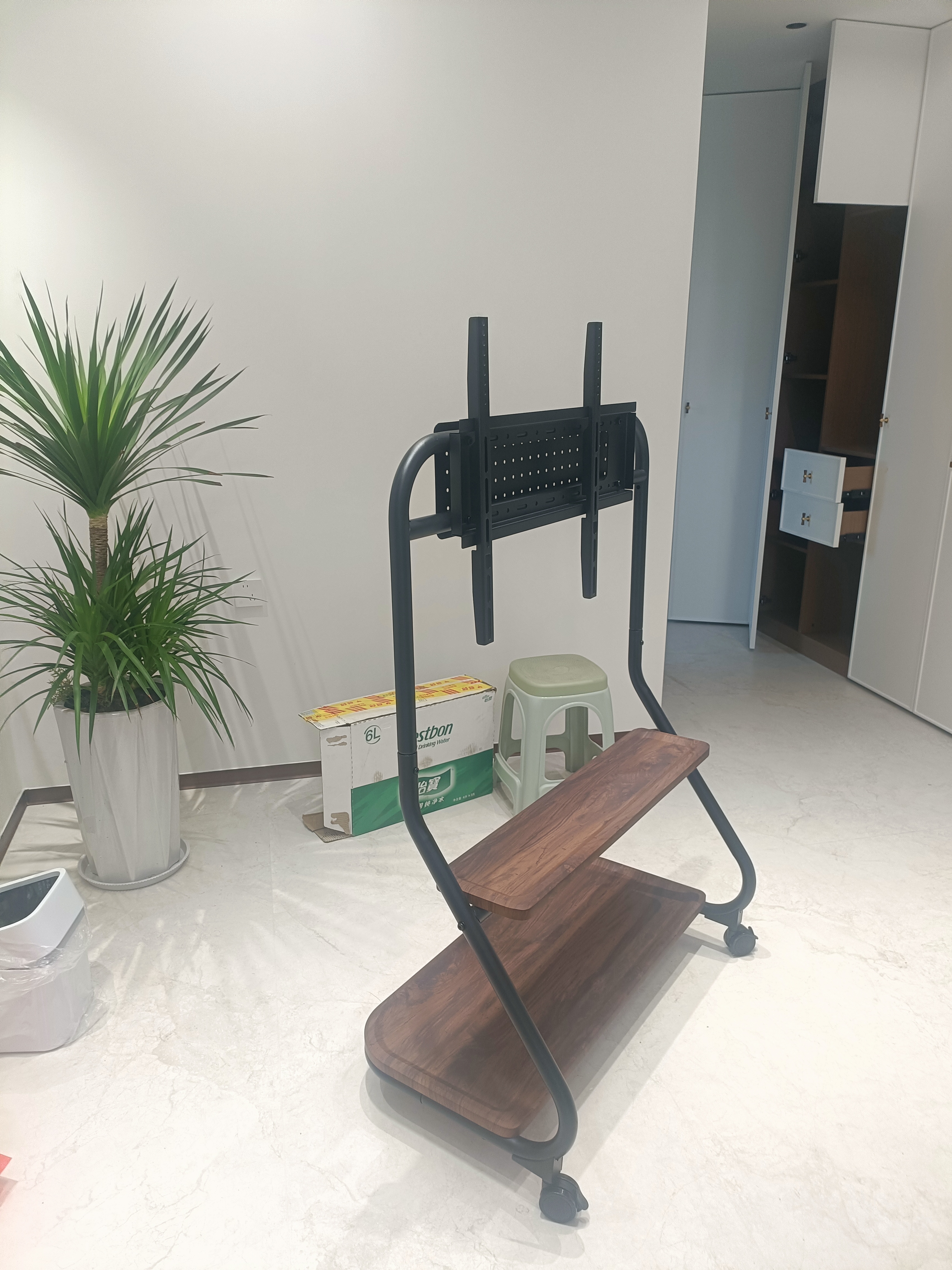 卡步特（CABTE）双子塔32-80英寸移动电视支架艺术推车电视柜柜类推车电视 耀夜黑/洞洞板收纳 加高款 实拍图