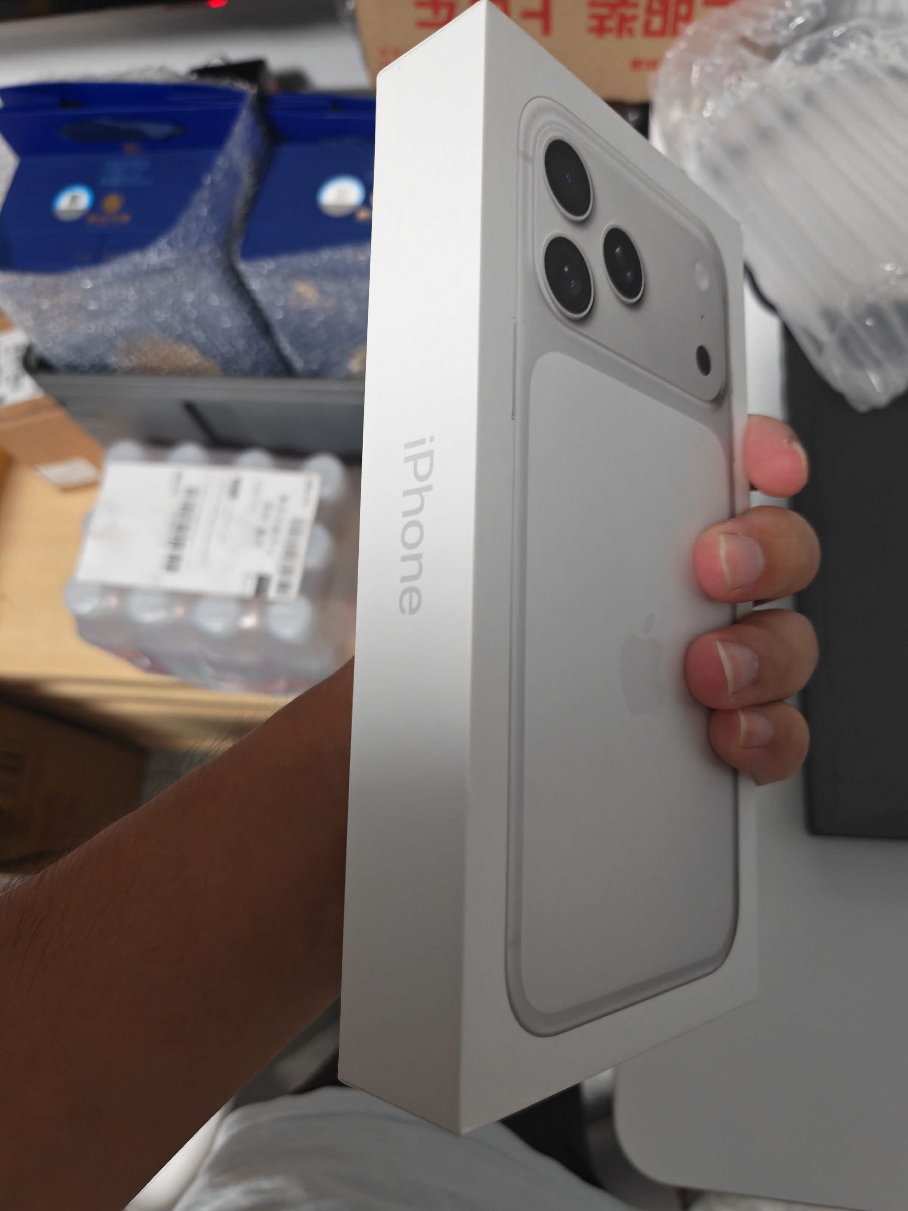Apple/苹果【中秋好礼】iPhone 17 Pro Max 256GB 银色 移动联通电信5G 双卡双待手机 送礼好物 实拍图