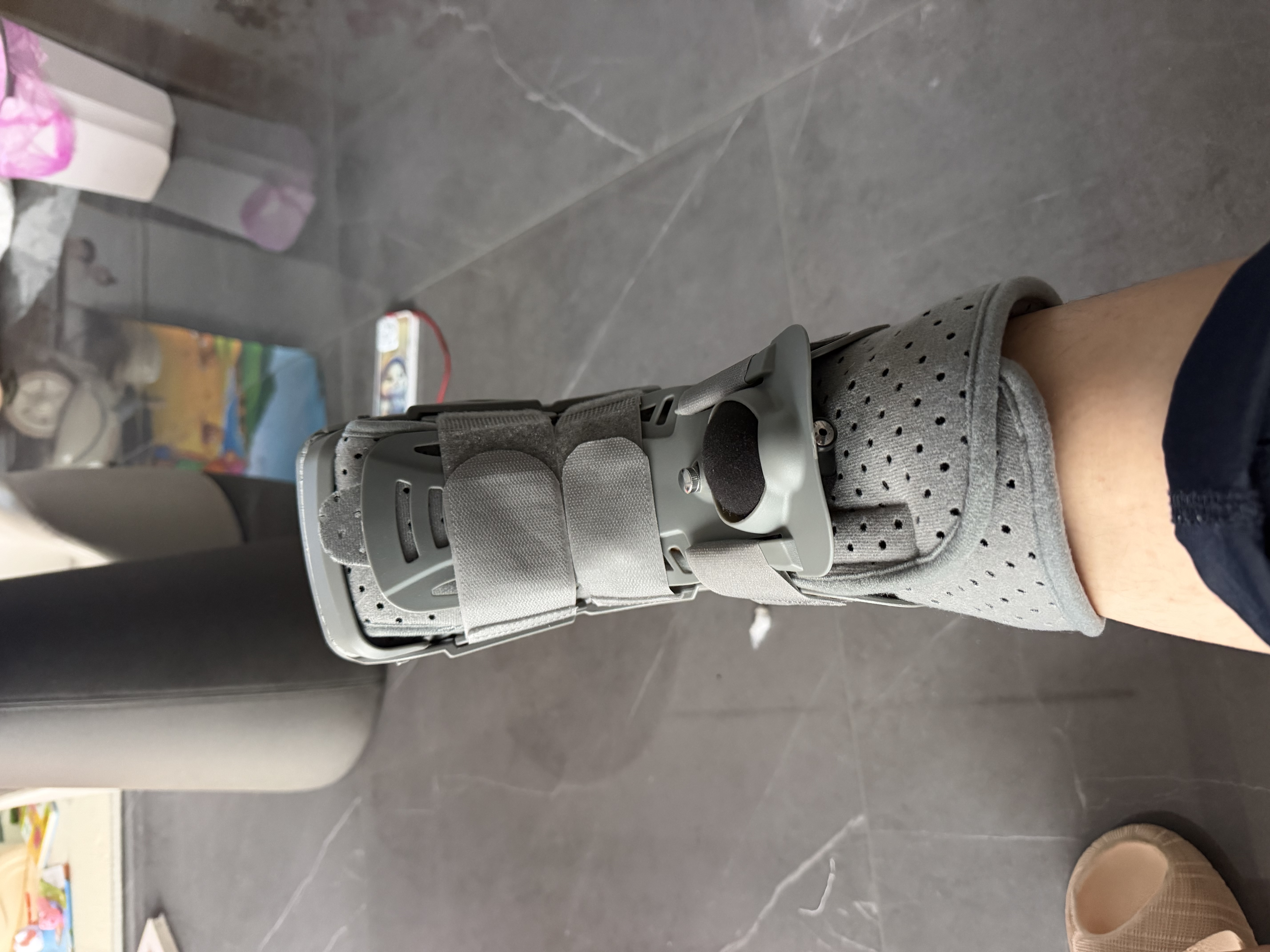 凯斯特医用跟腱靴脚踝关节固定支具跟腱断裂术后康复鞋充气式助行靴行走 全包裹双气囊行走靴（矮）【KDZJ-ZH-002】 S（建议36-39码） 实拍图