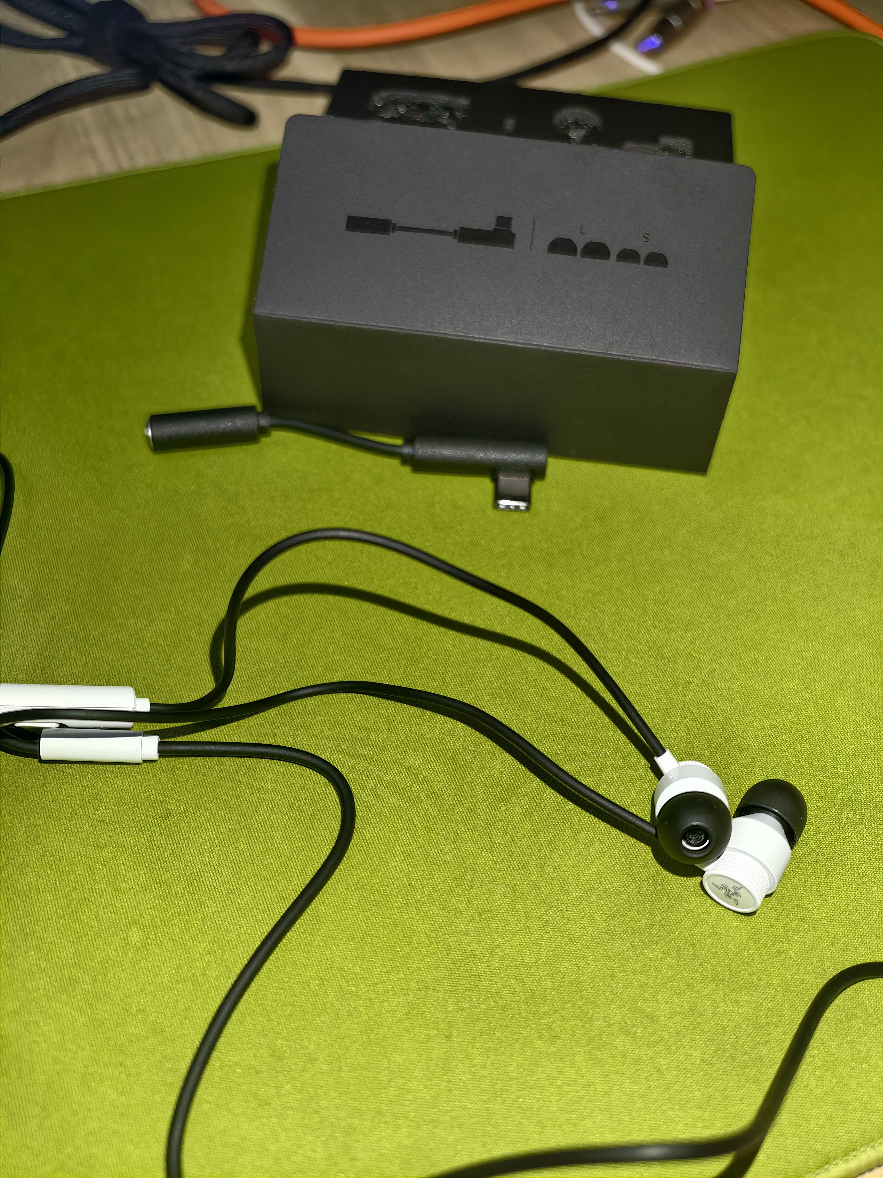 雷蛇（Razer）战锤狂鲨V3有线入耳式耳机 7.1环绕声 吃鸡神器 三角洲官方指定 Type C 白色（赠THX软件 可调EQ） 实拍图
