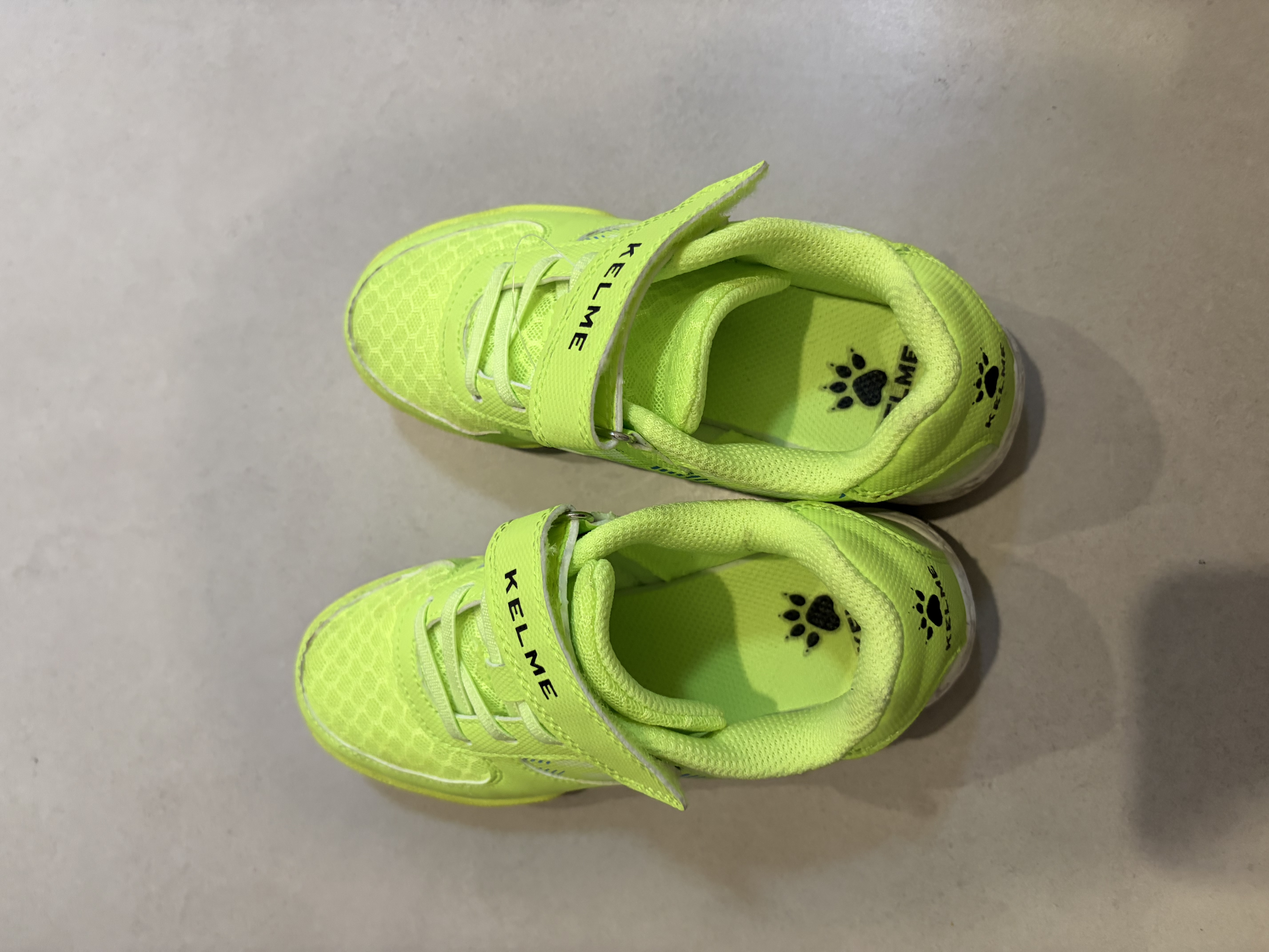 卡尔美（KELME）儿童足球鞋TF碎钉魔术贴免系带防滑耐磨球鞋 果绿  31  实拍图
