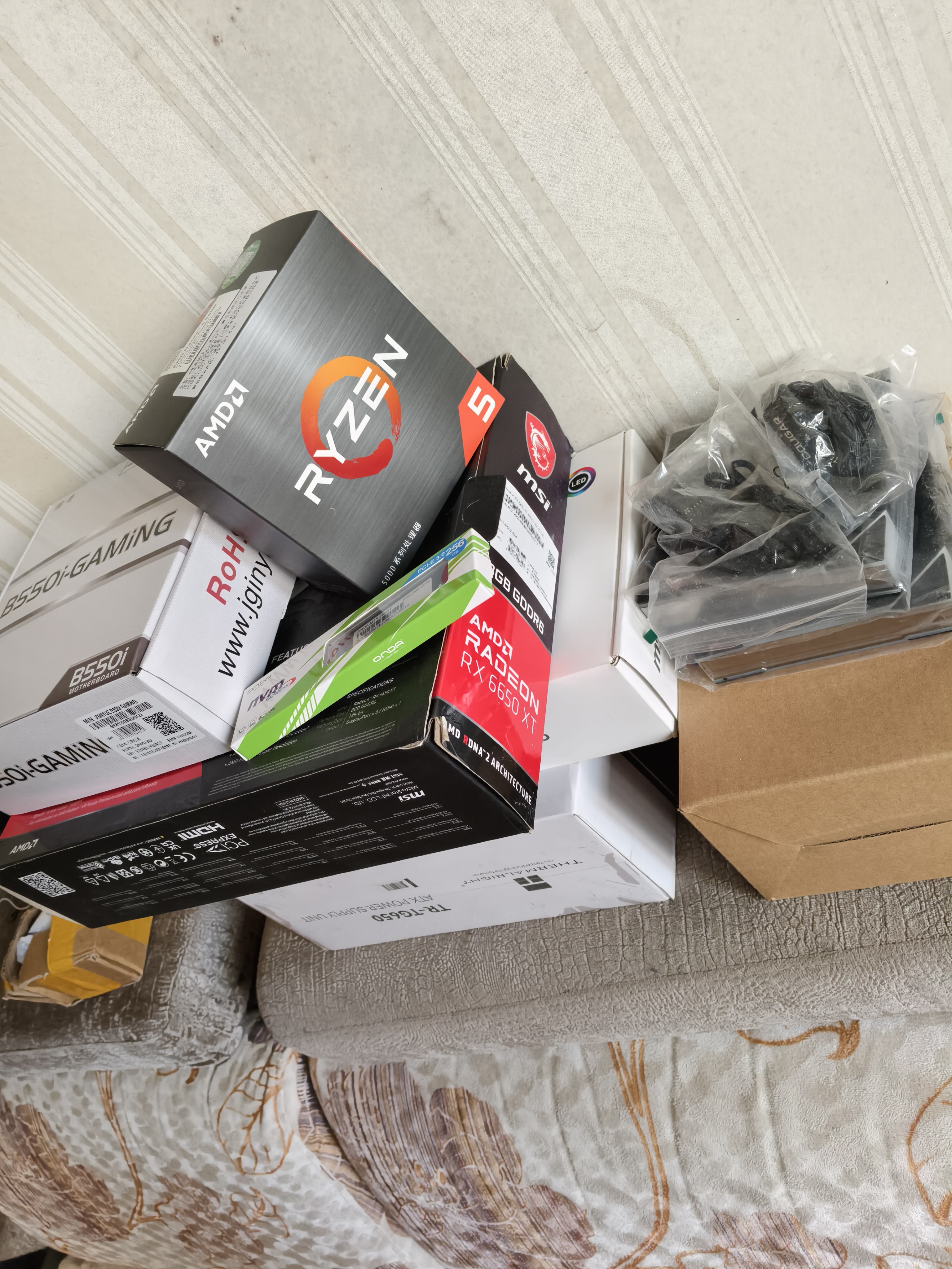 精粤(JGINYUE) 精粤 主板CPU套装B550I GAMING+AMD  R5 5600 主板CPU套装 实拍图