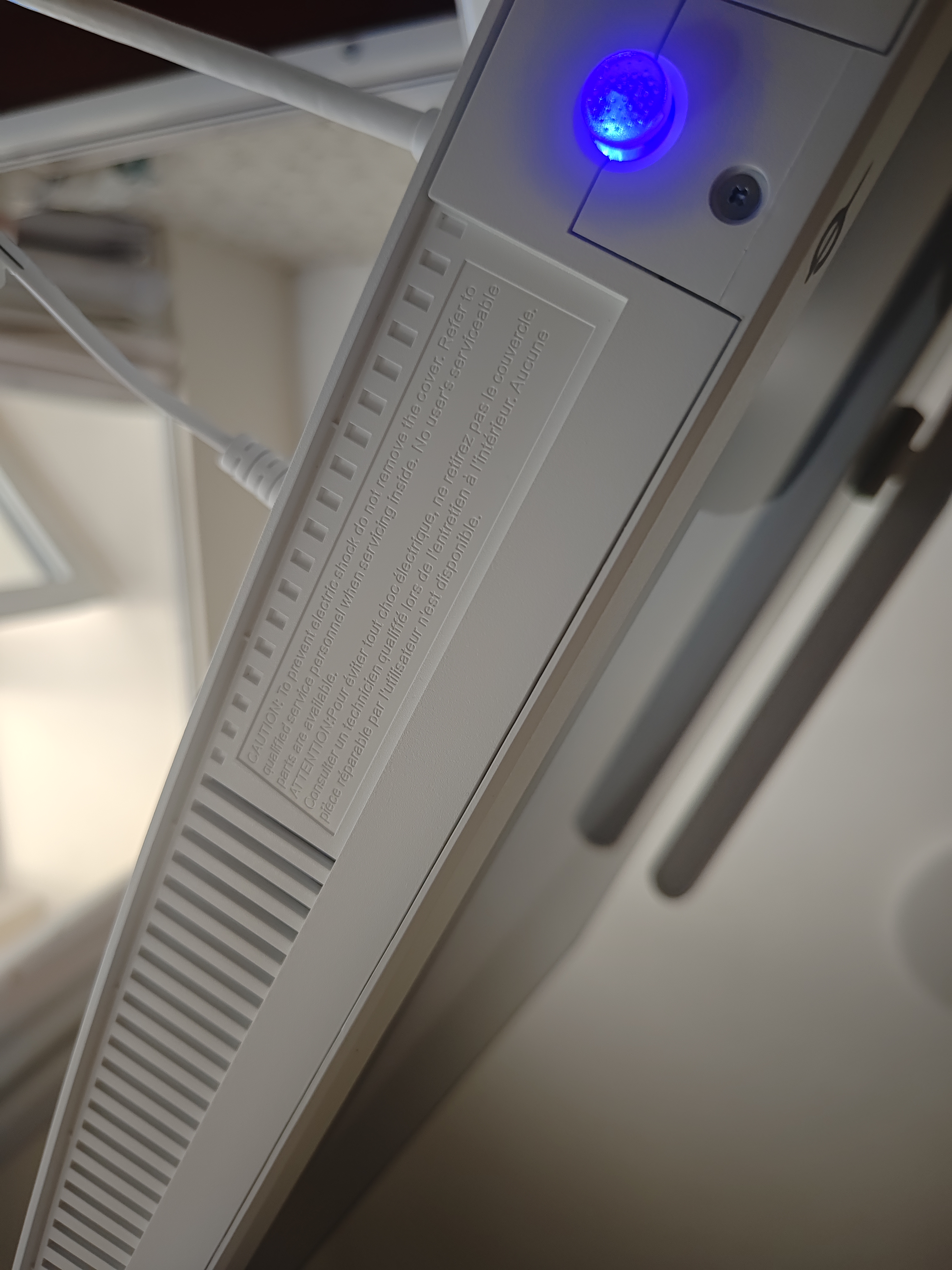 泰坦军团27英寸2K 235Hz HDR500广色域 FastIPS硬件低蓝光 10Bit PS5游戏 电竞背光灯 白色显示器 27G2R2+ 实拍图