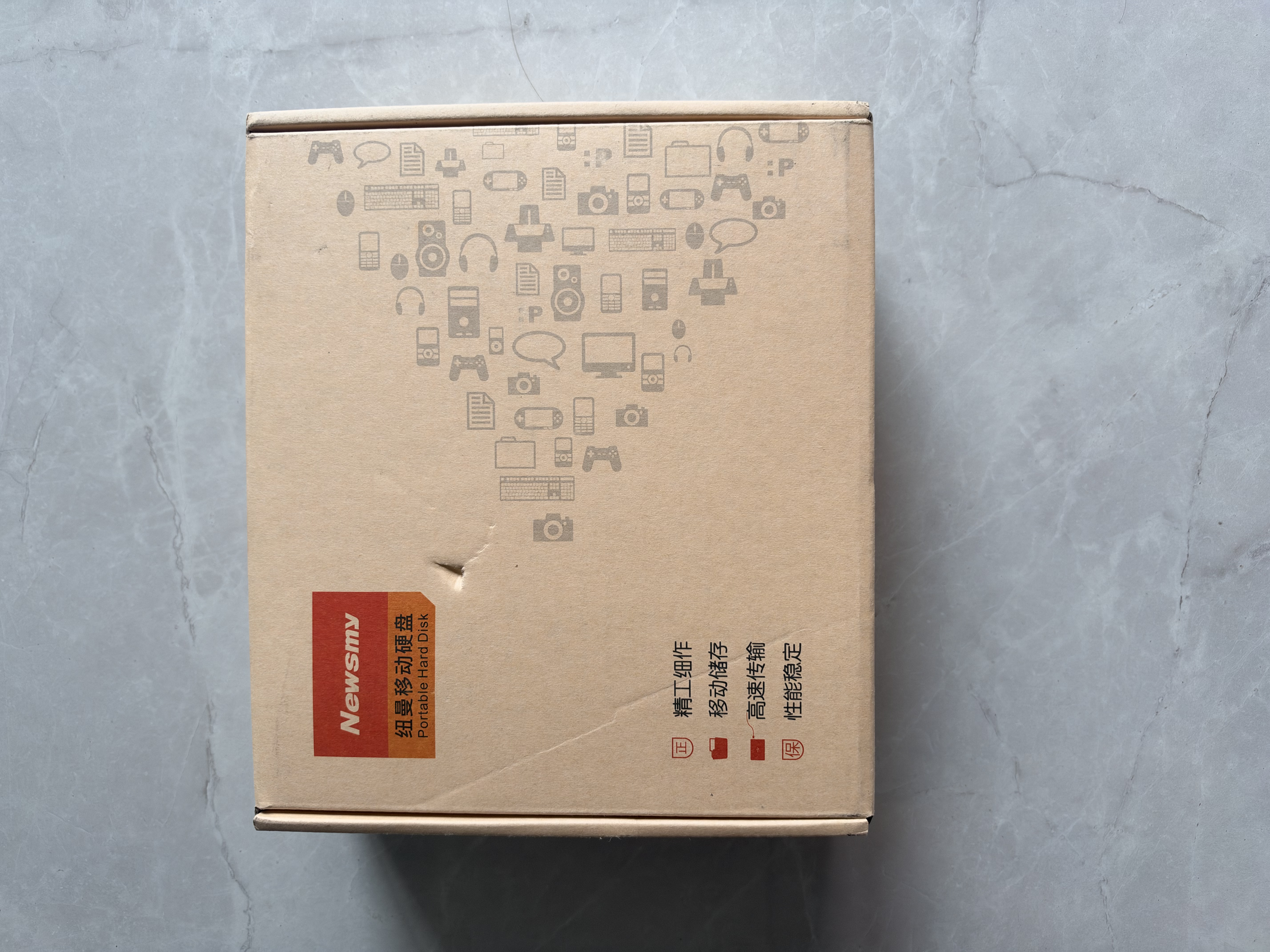 纽曼（Newsmy）2TB 移动硬盘机械 3.5英寸 桌面存储 星际系列 Type-C USB3.1 硅胶保护金属外壳 大容量 实拍图
