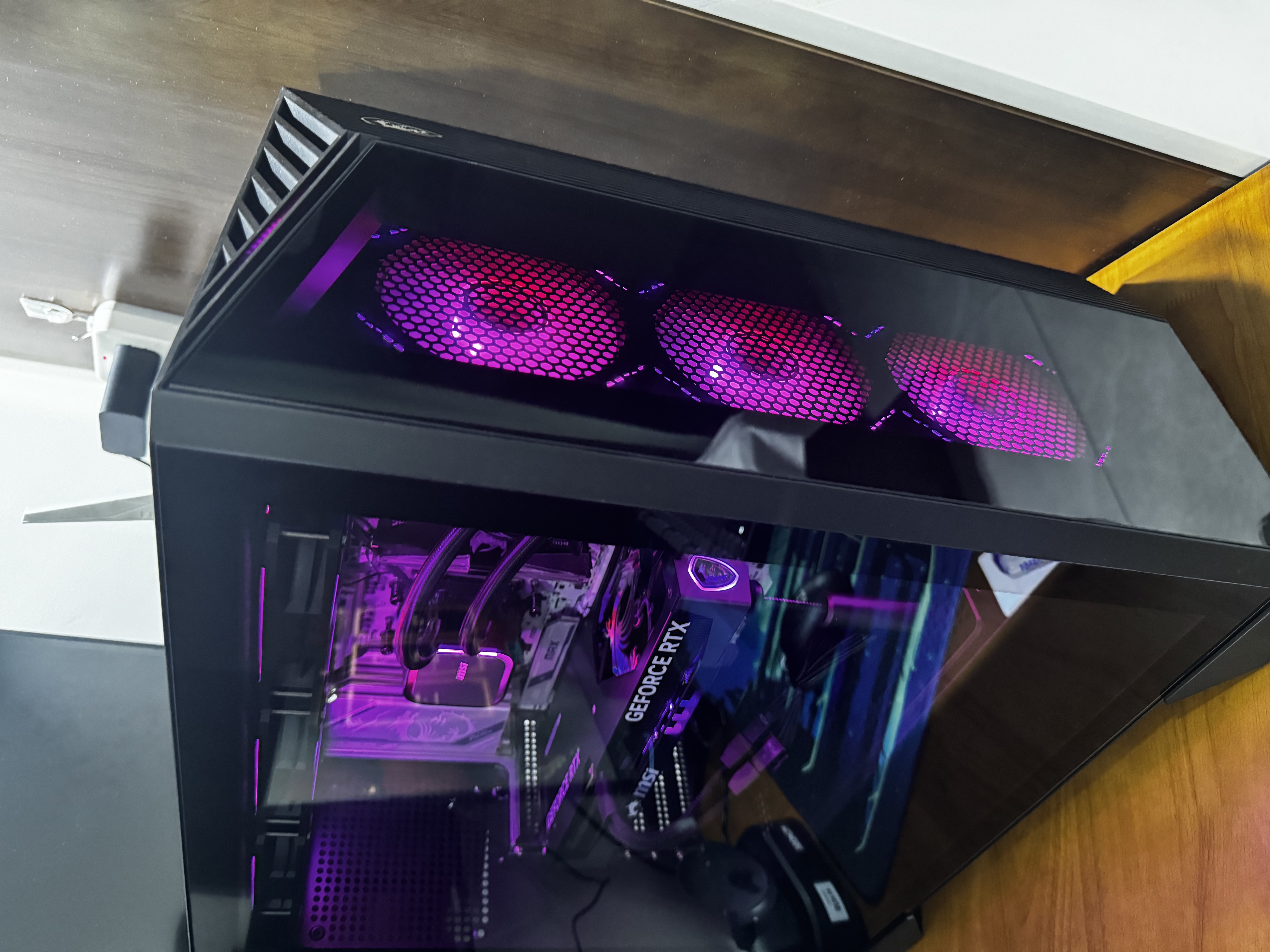 AMD&微星 宙斯盾ZS2 锐龙R7 9800X3D/16G/1T/850W 电竞游戏设计台式DIY组装电脑无卡主机整机 实拍图
