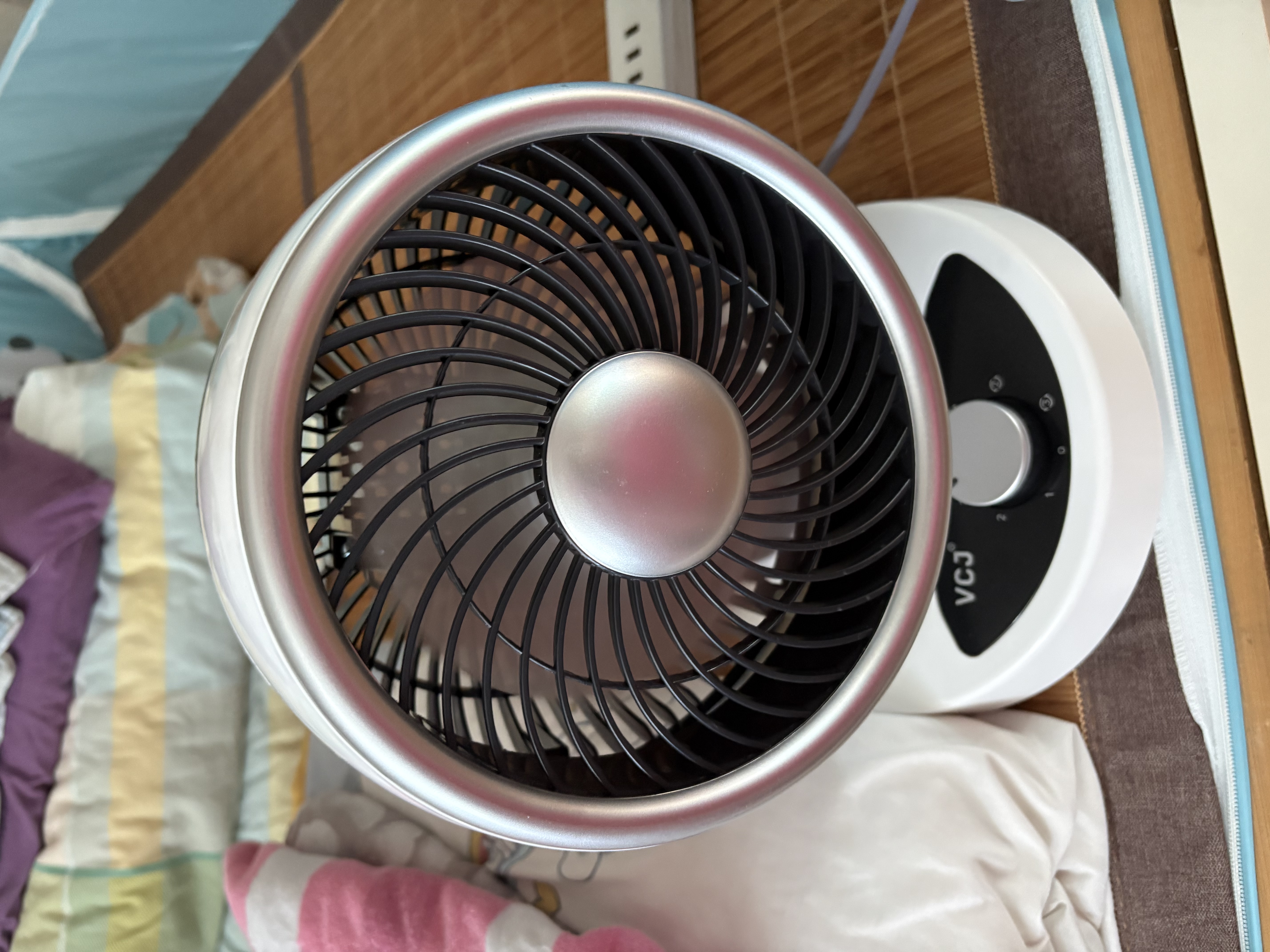 VCJ【德国品牌】空气循环扇电风扇家用台式桌面节能轻音 机械旋钮可摇头3m线 DQ19R 实拍图