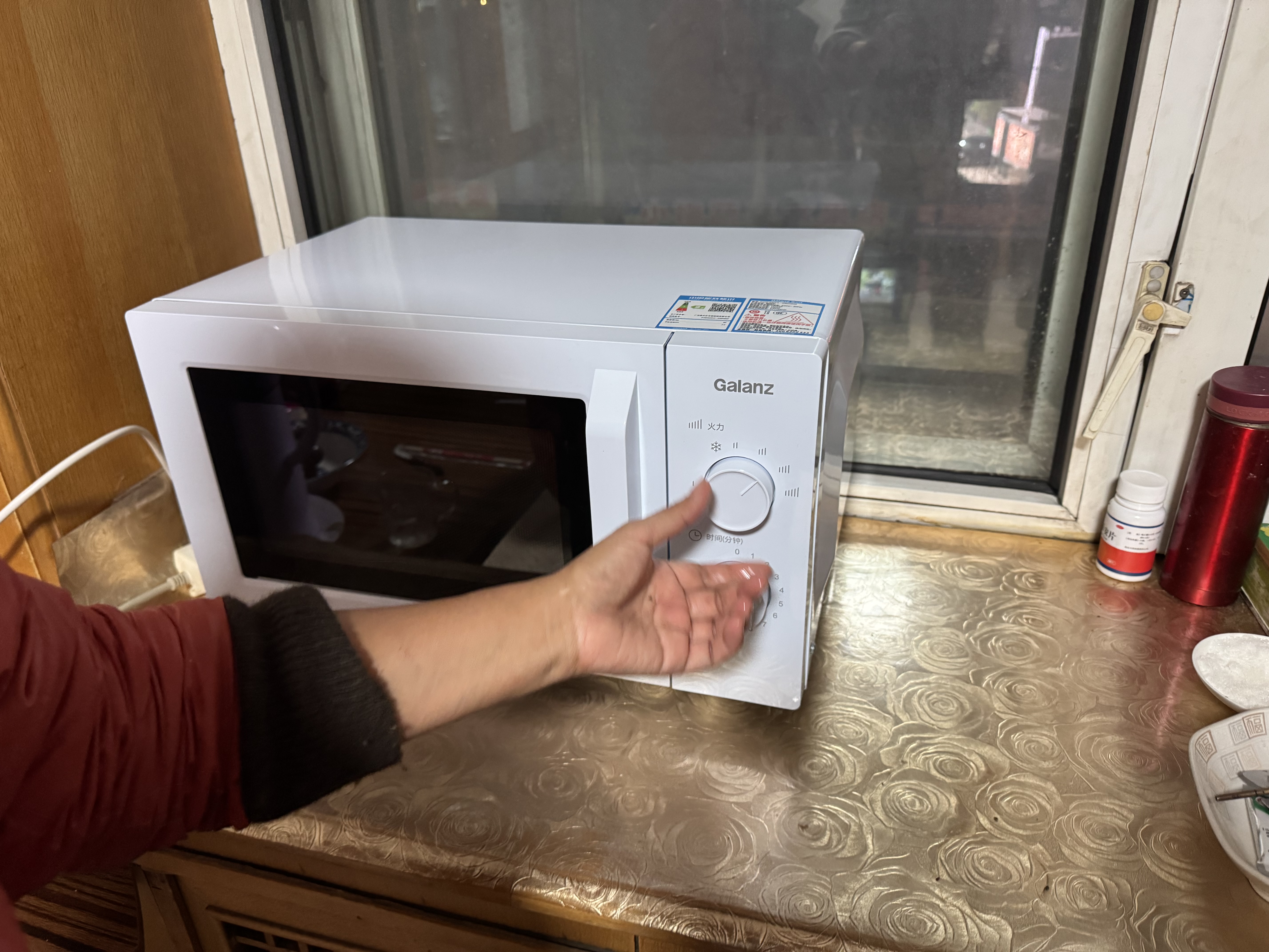 格兰仕（Galanz）家用23升微波炉 平板加热旋钮操作 微波解冻六档火力P70F23N1L-X60(W0) 实拍图
