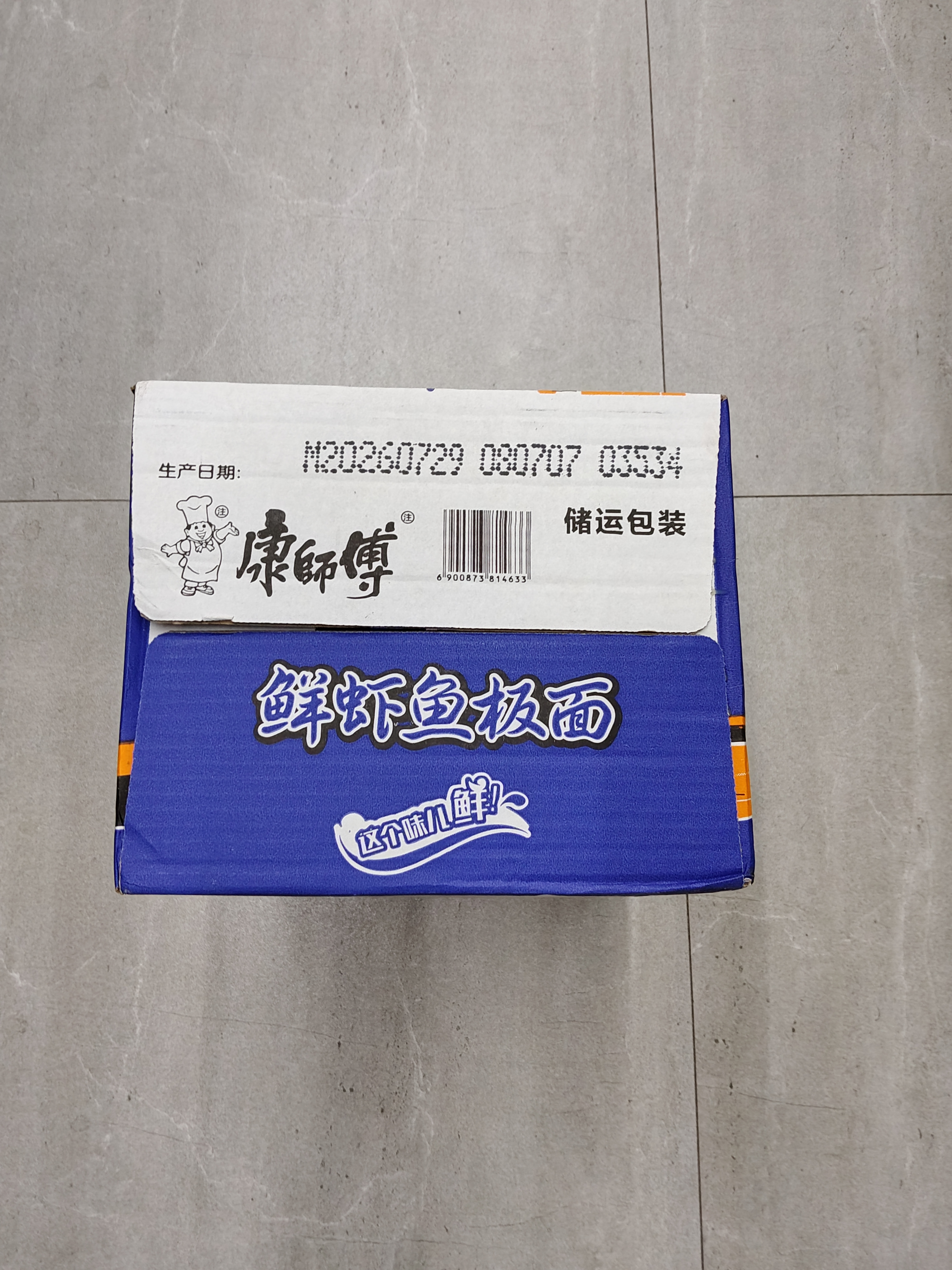 康师傅 方便面 经典鲜虾鱼板桶面102g*12 泡面整箱速食 方便食品 实拍图