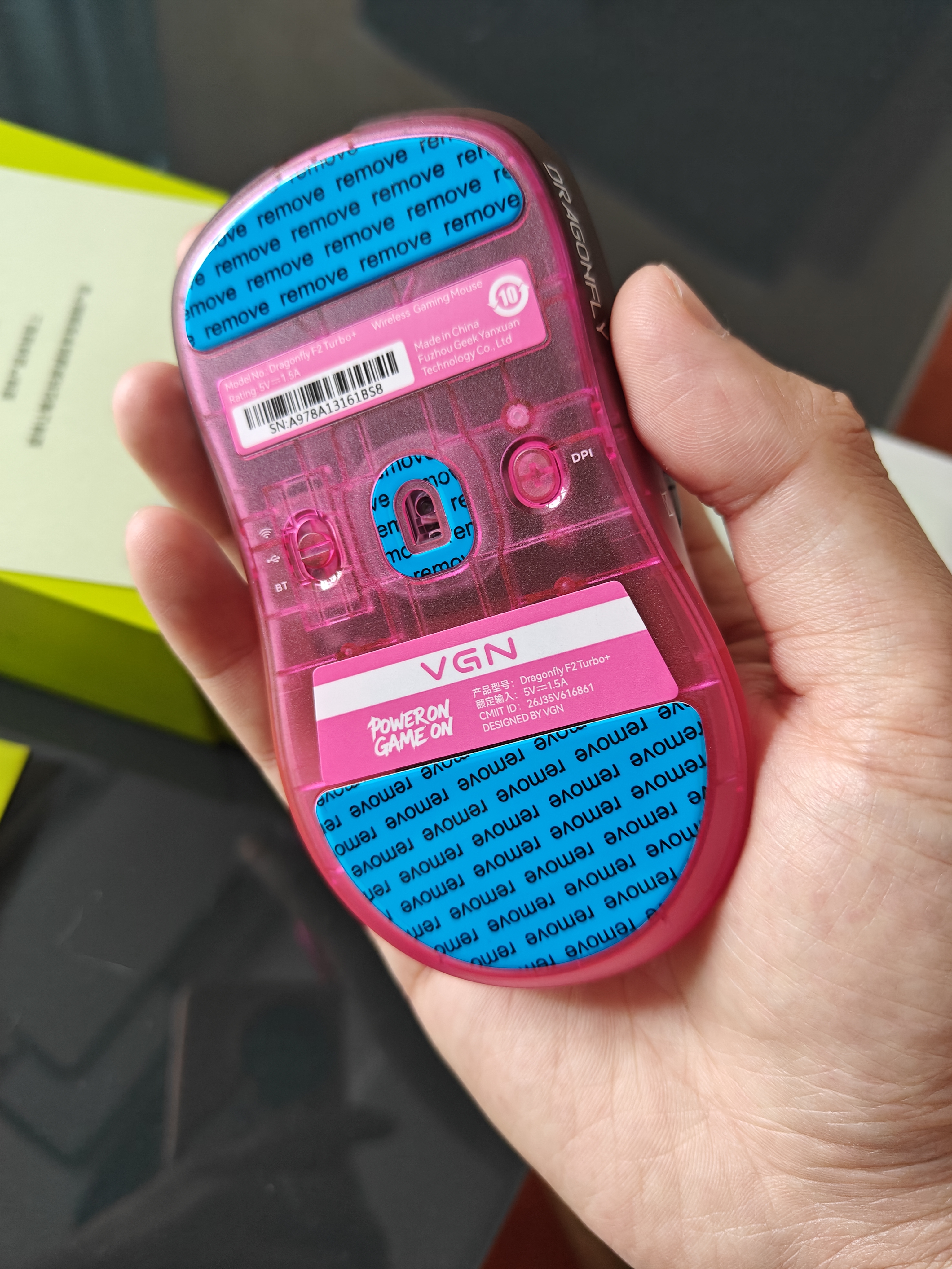 VGN蜻蜓F2 Turbo+ 无线轻量化鼠标三模长续航电竞游戏人体工学 蜻蜓F2 Turbo+ 赛车红 实拍图