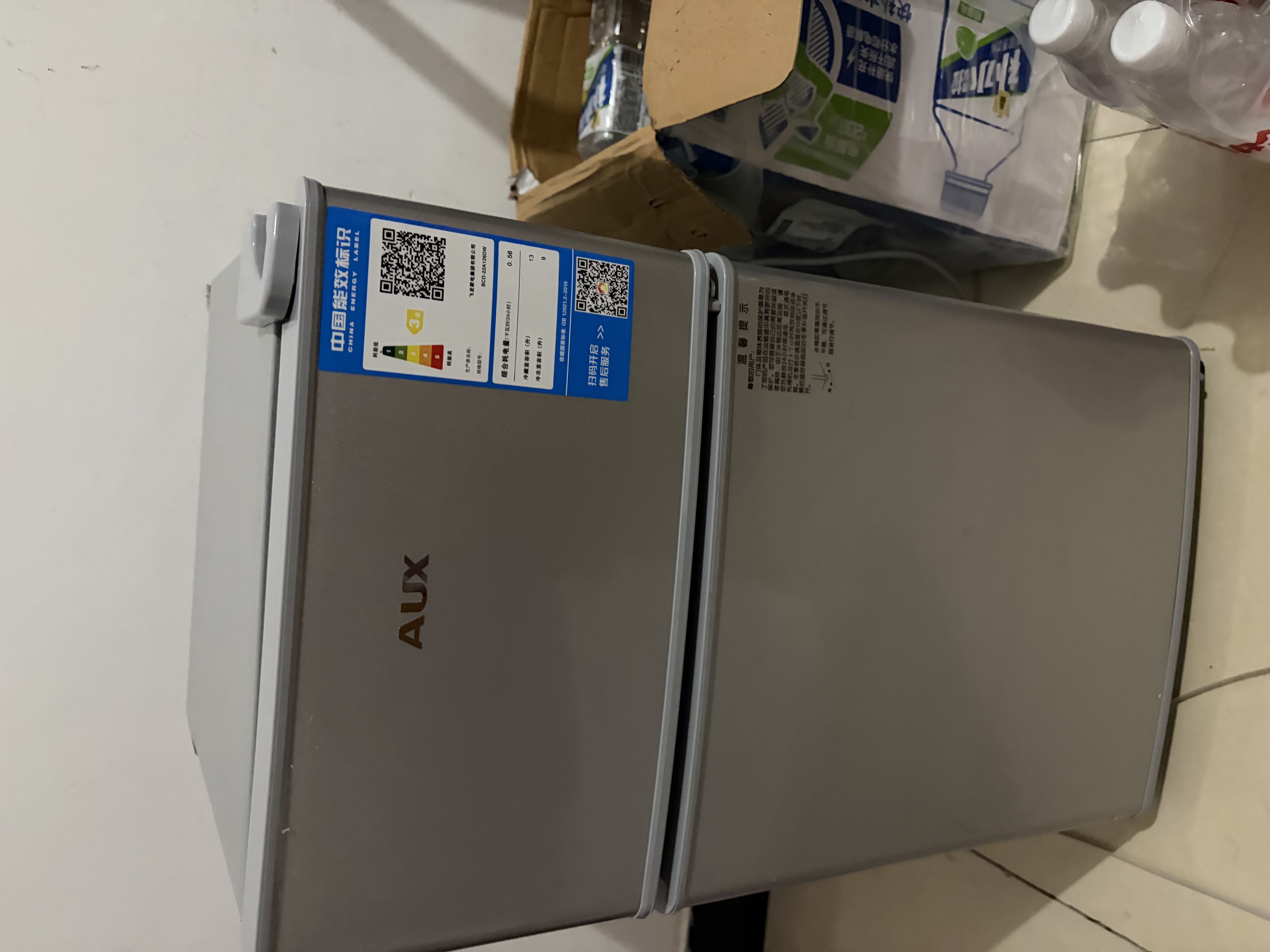 奥克斯（AUX）小冰箱家用小型迷你冷藏冷冻两用出租房宿舍用节能省电寝室办公室电冰箱 【净化去味】126银色【高效保鲜 铜管速冷】22L 实拍图