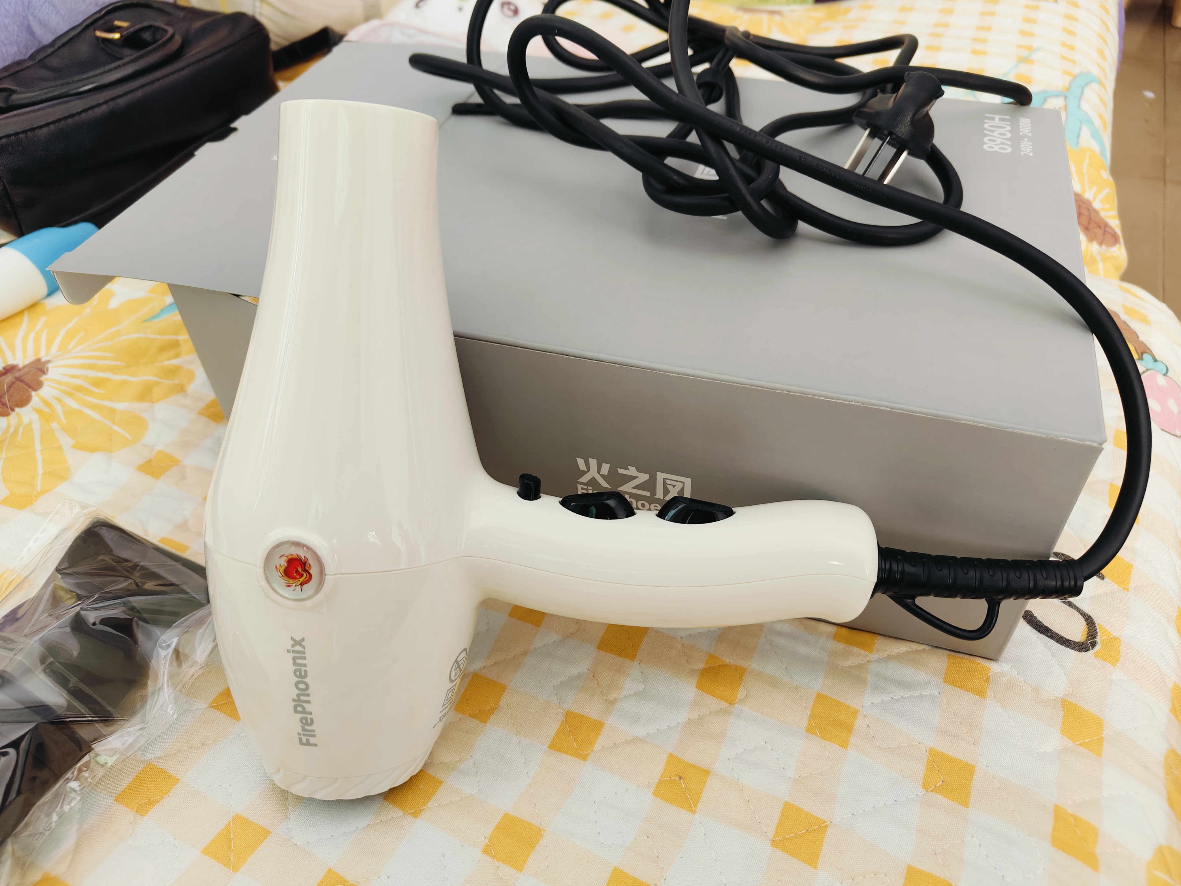 火之凤吹风机8960理发店专用 负离子2200W大功率家用高速恒温护发不伤发大风力速干造型电吹风筒 8960H米兰白(2400W) 实拍图