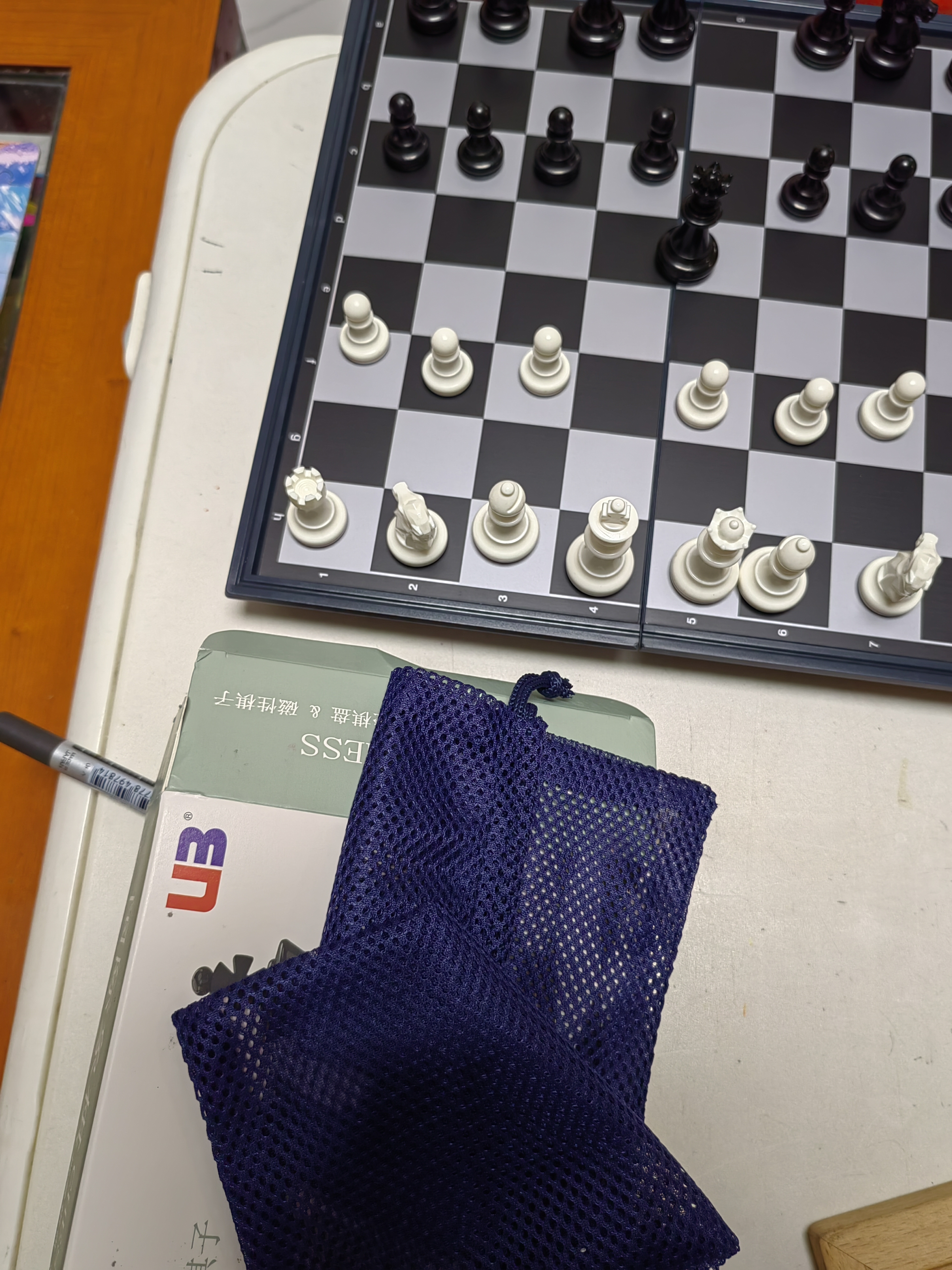 友邦（UB） 国际象棋黑白色磁性可折叠便携培训教学用棋露营(中号) 实拍图