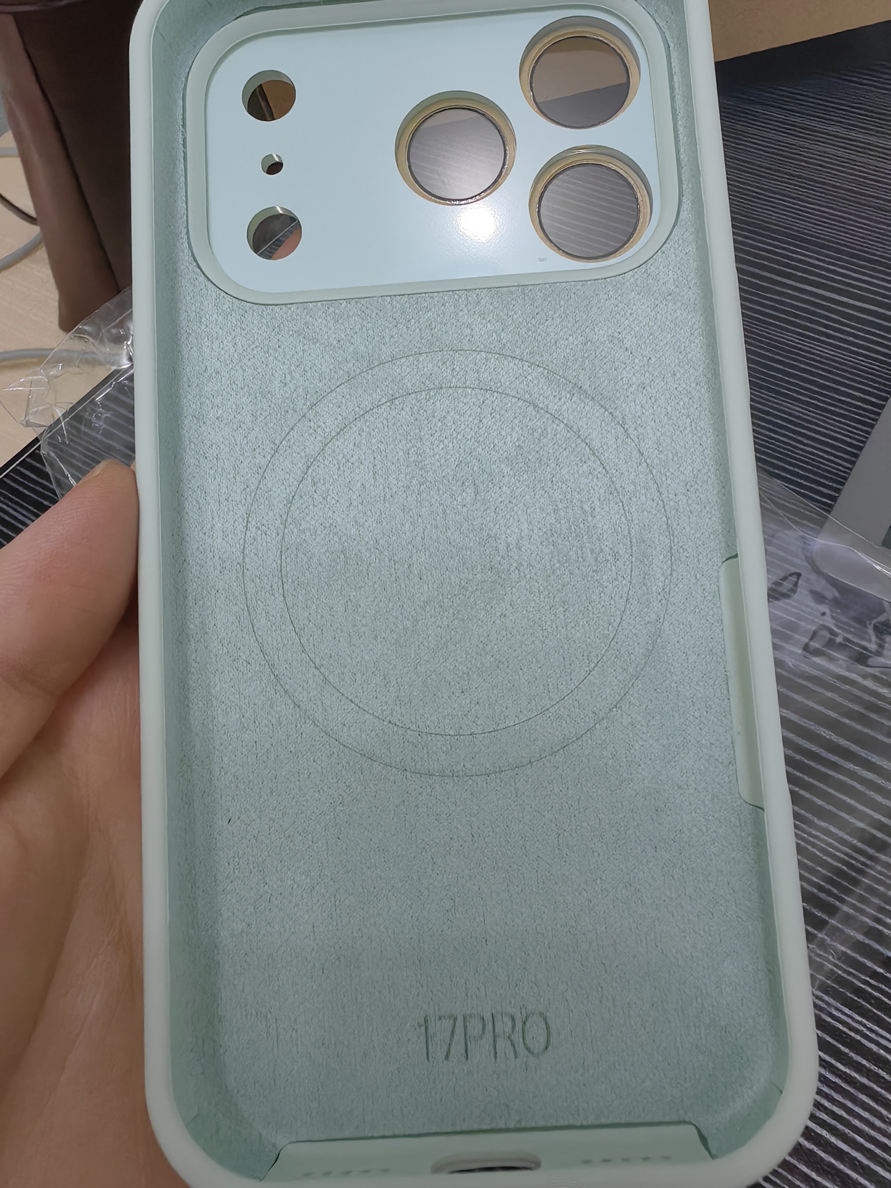 蓝妮子适用 苹果18promax手机壳 iphone18pro max手机壳苹果17pro手机壳苹果17promax手机壳磁吸液态硅胶 相机按键全包【淡青色】自带镜头膜 苹果17Pro 实拍图