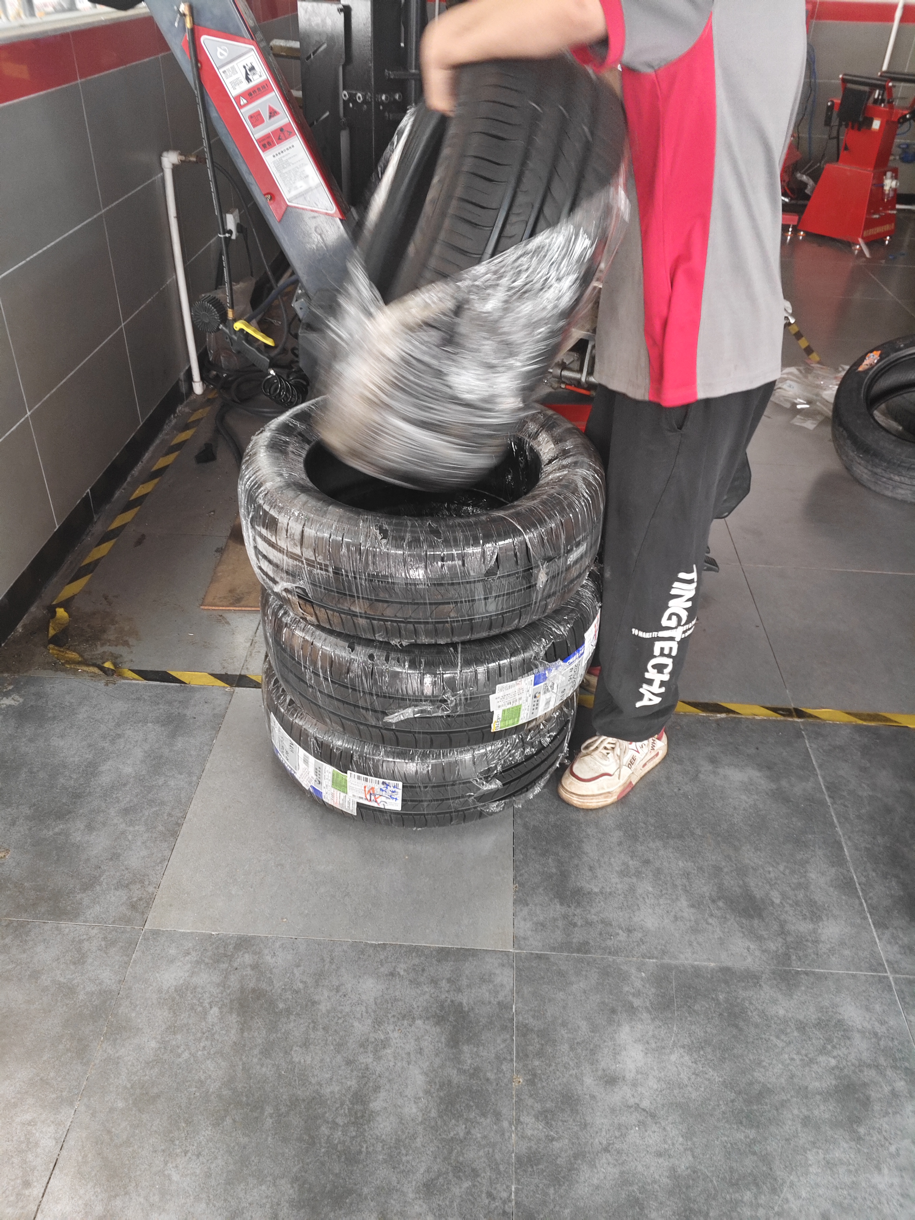 米其林（MICHELIN）汽车轮胎 205/55R16 91V 耐越 ENERGY MILE 【月黑风高】 实拍图