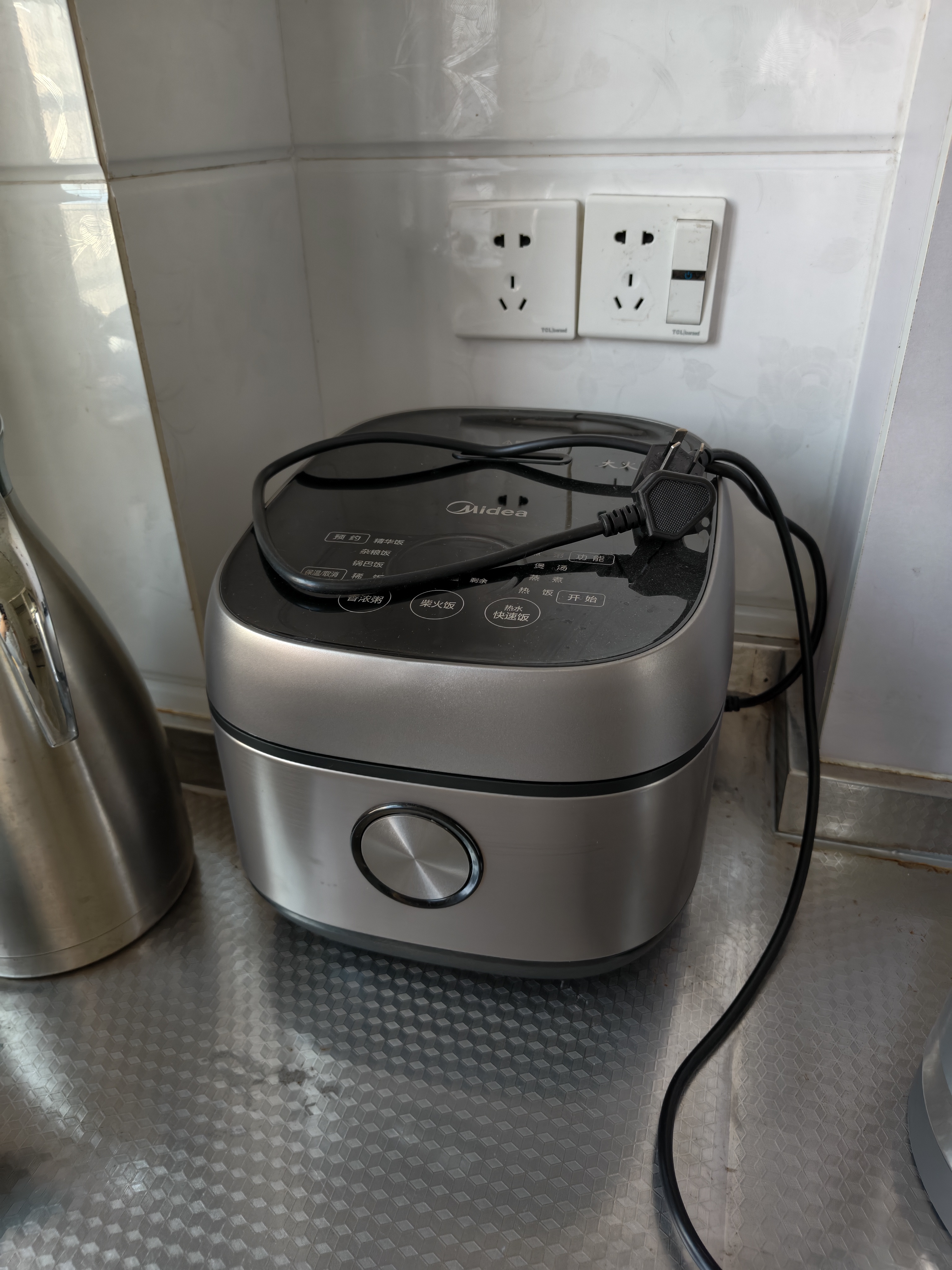 美的（Midea）纤V系列 电饭煲4-5人 IH加热电饭锅家用4L大容量智能预约 防粘胆蒸米饭锅FB40S701 实拍图