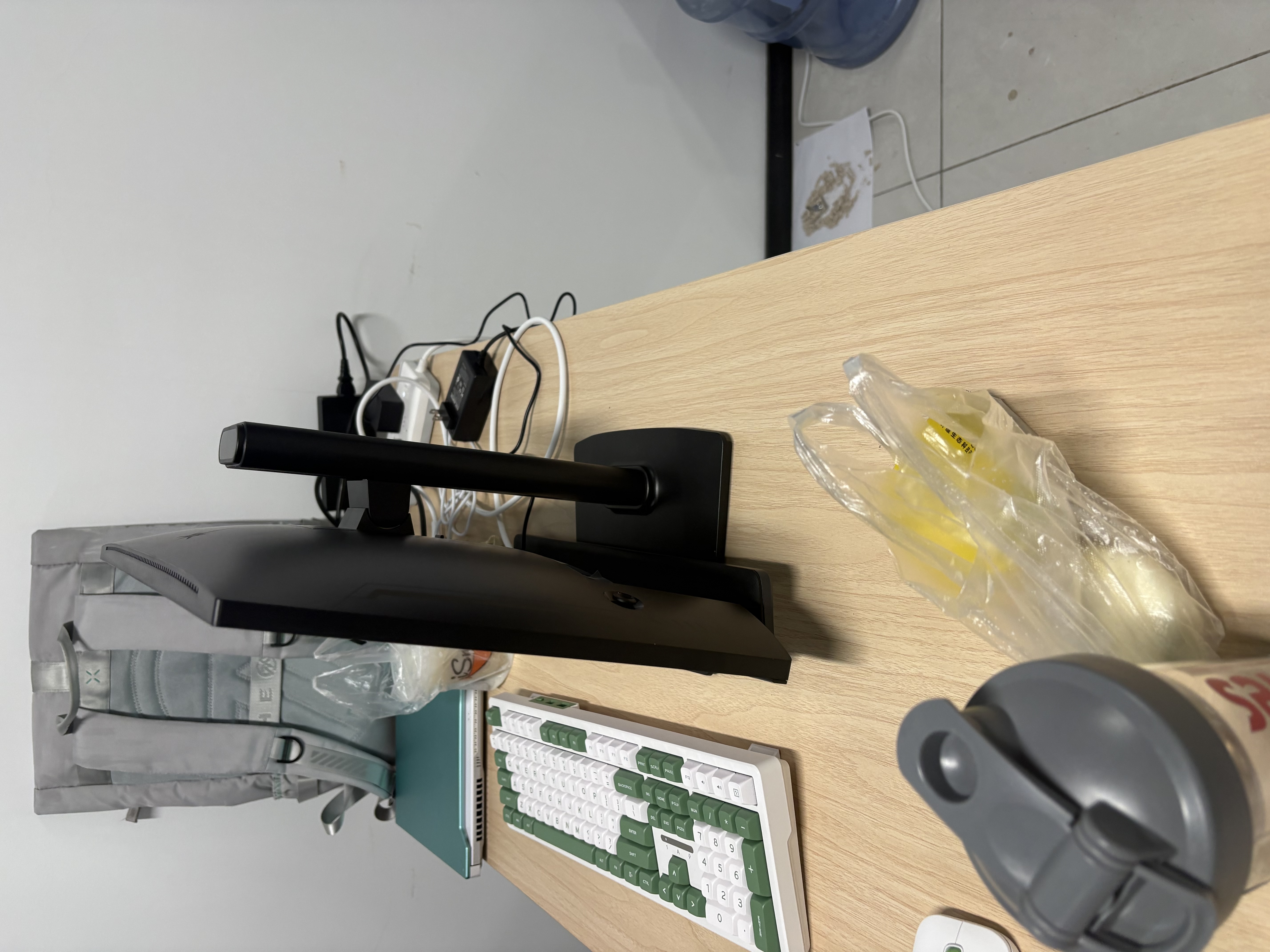 KTC 23.8英寸2K原生180Hz显示器 HDR450nit FastIPS升降旋转底座 笔记本外接电脑显示屏H24T7 实拍图
