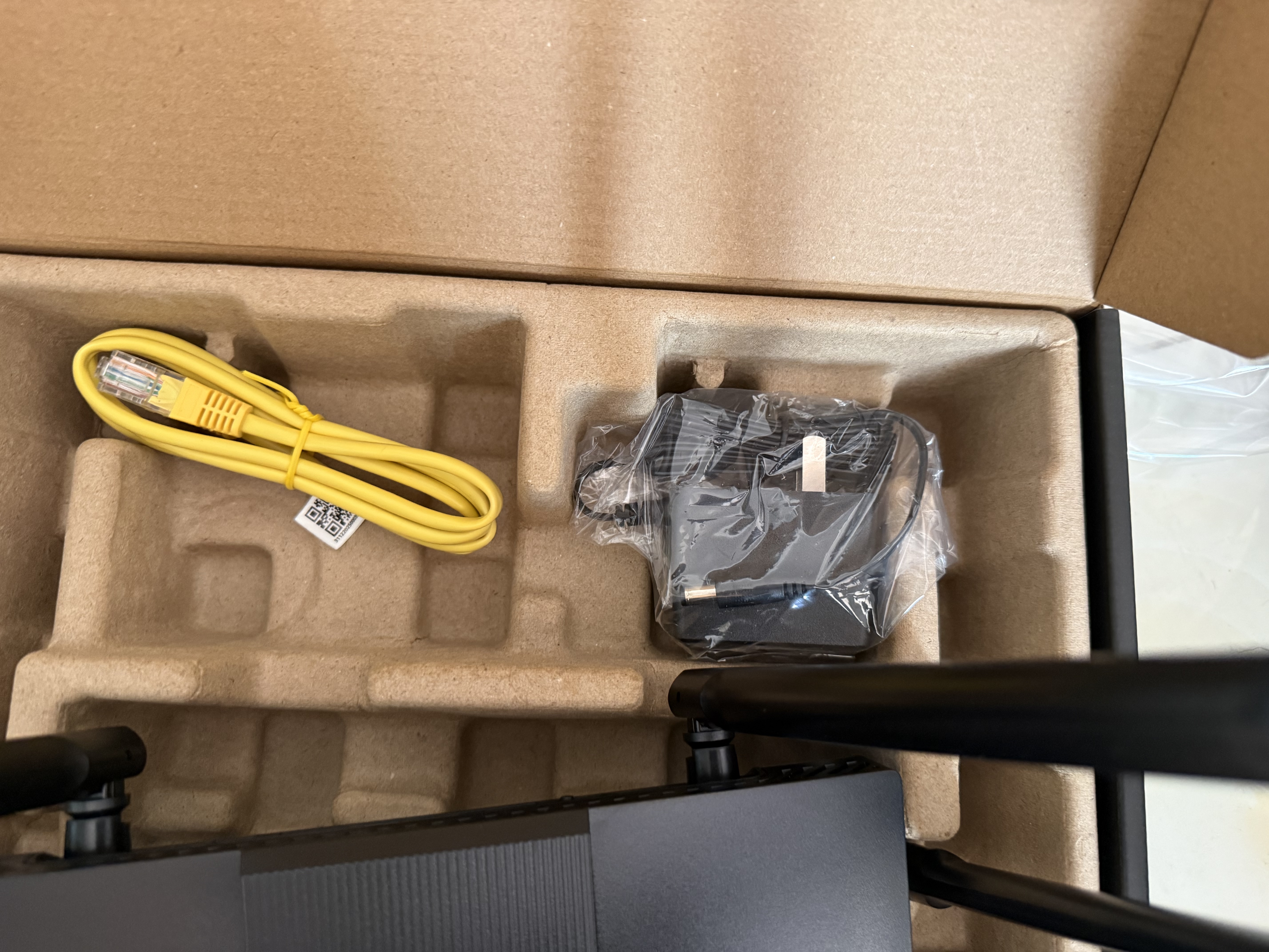 华硕（ASUS）RT-BE57 WiFi7电竞游戏加速路由器家用无线千兆路由全屋WiFi7信号增强放大器2.5g口Aimesh随心组网 实拍图