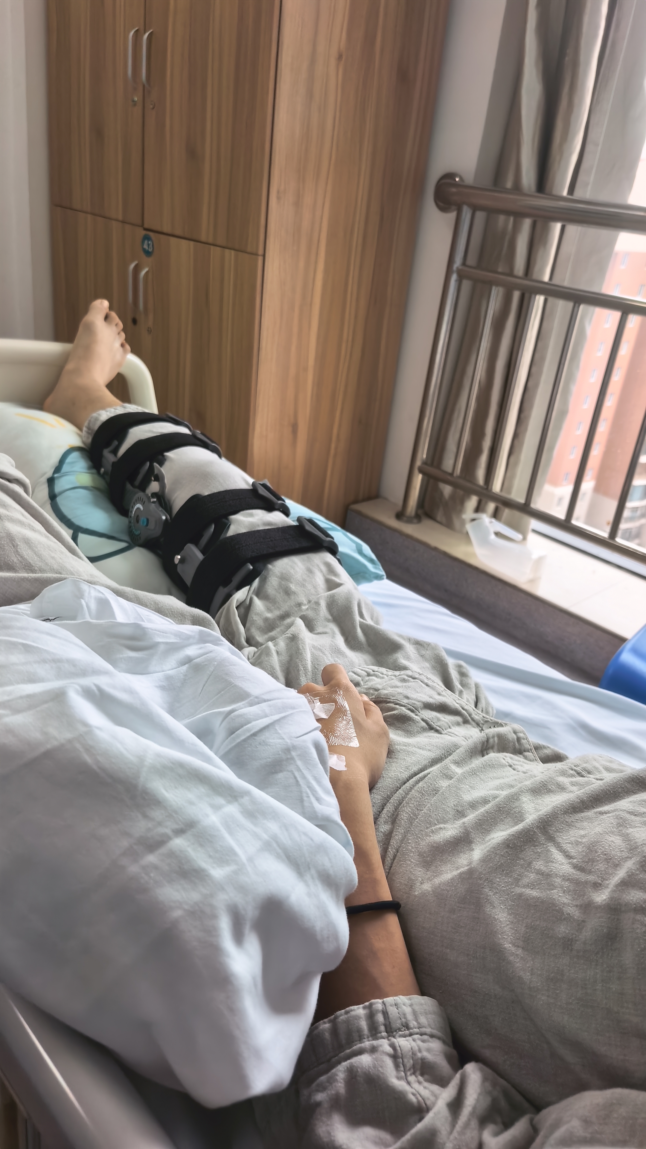 麦德威（medwe）医用膝关节固定支具碳纤维膝盖支架腿部骨折韧带术后护具MD177-14 实拍图