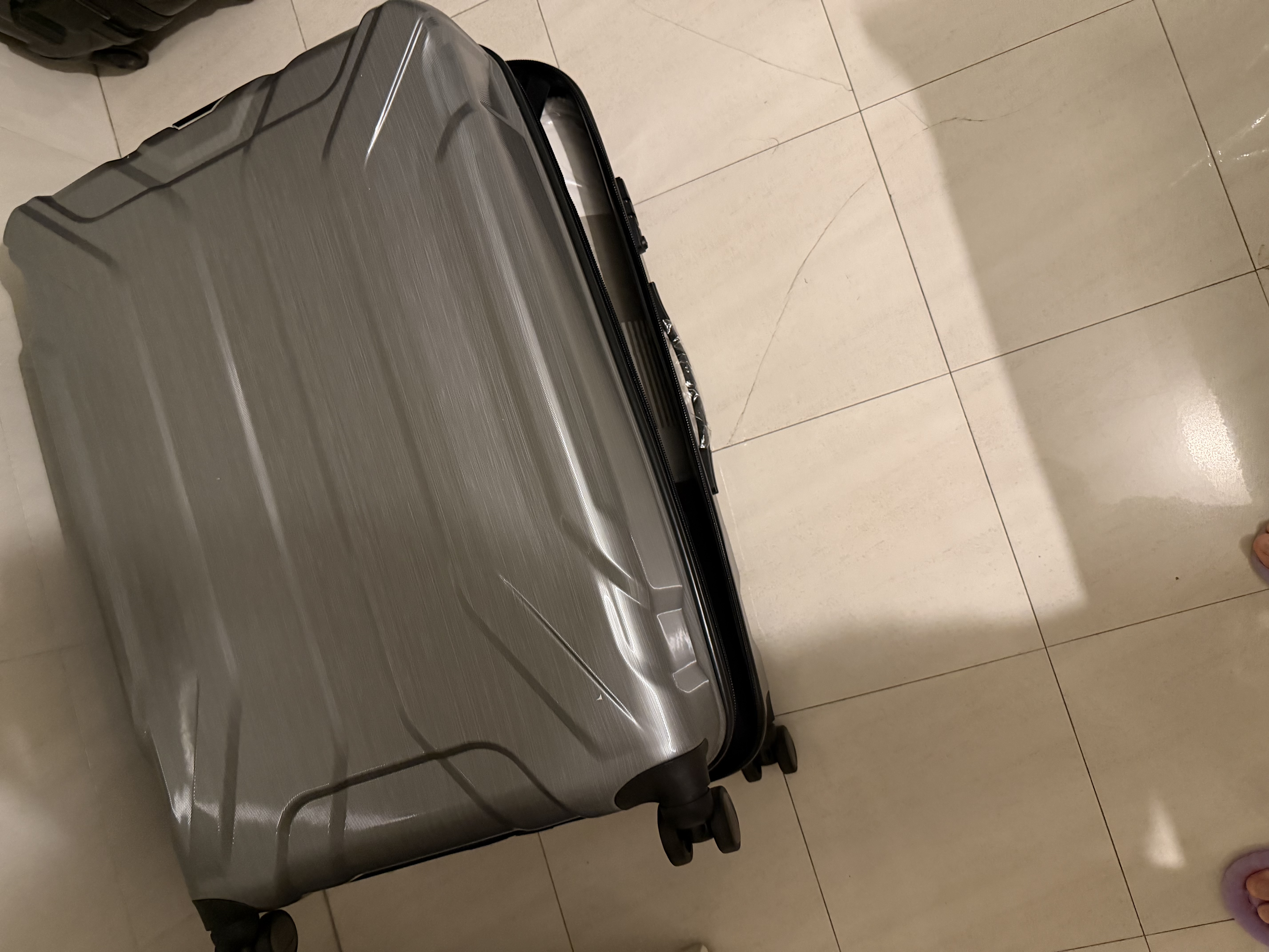 新秀丽行李箱20+28英寸拉杆箱双尺寸套装箱旅行箱包TS7银色密码箱 实拍图