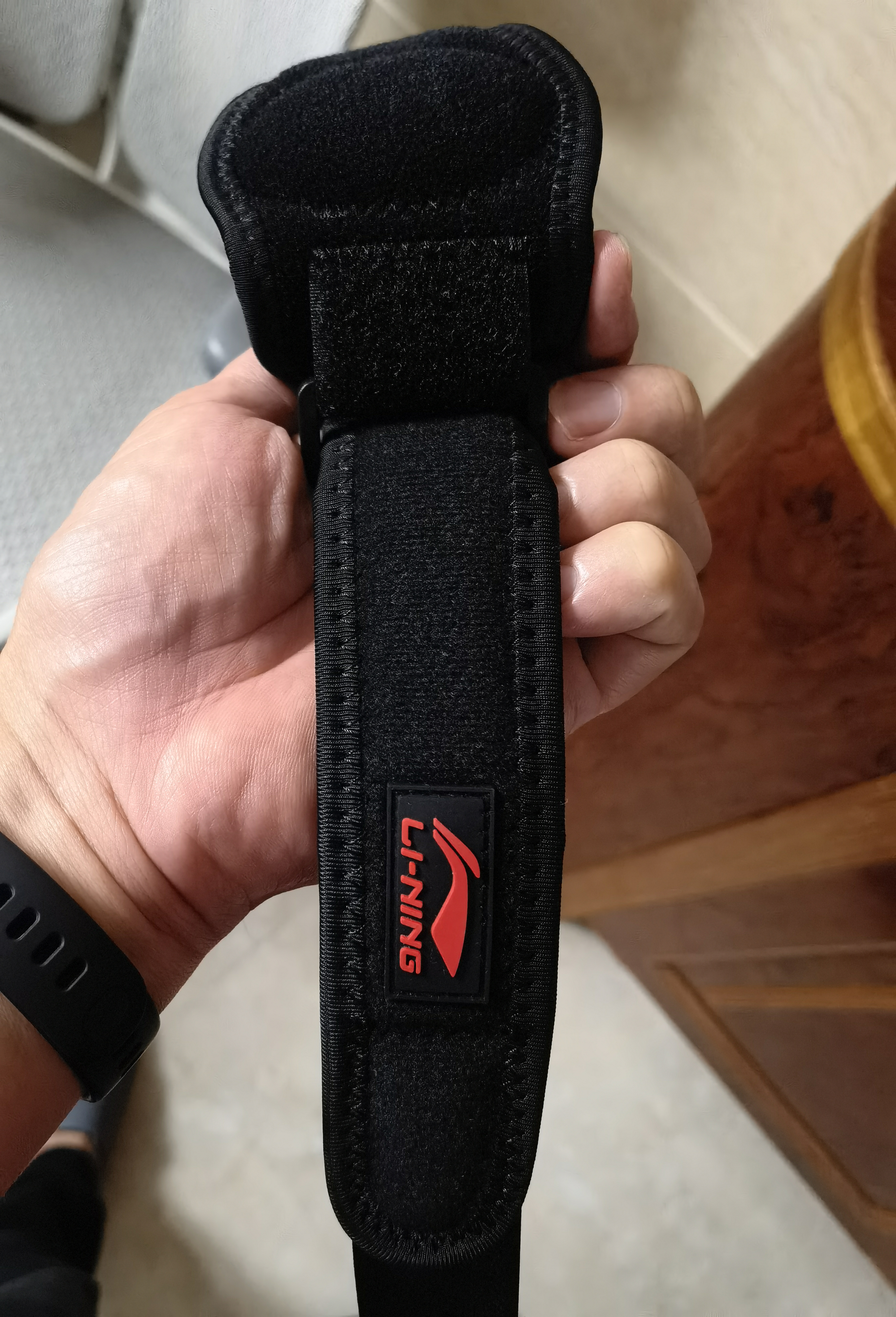 李宁（LI-NING）护肘网球肘专用护具肘关节保护套羽毛球篮球健身运动加压卧推护臂 实拍图