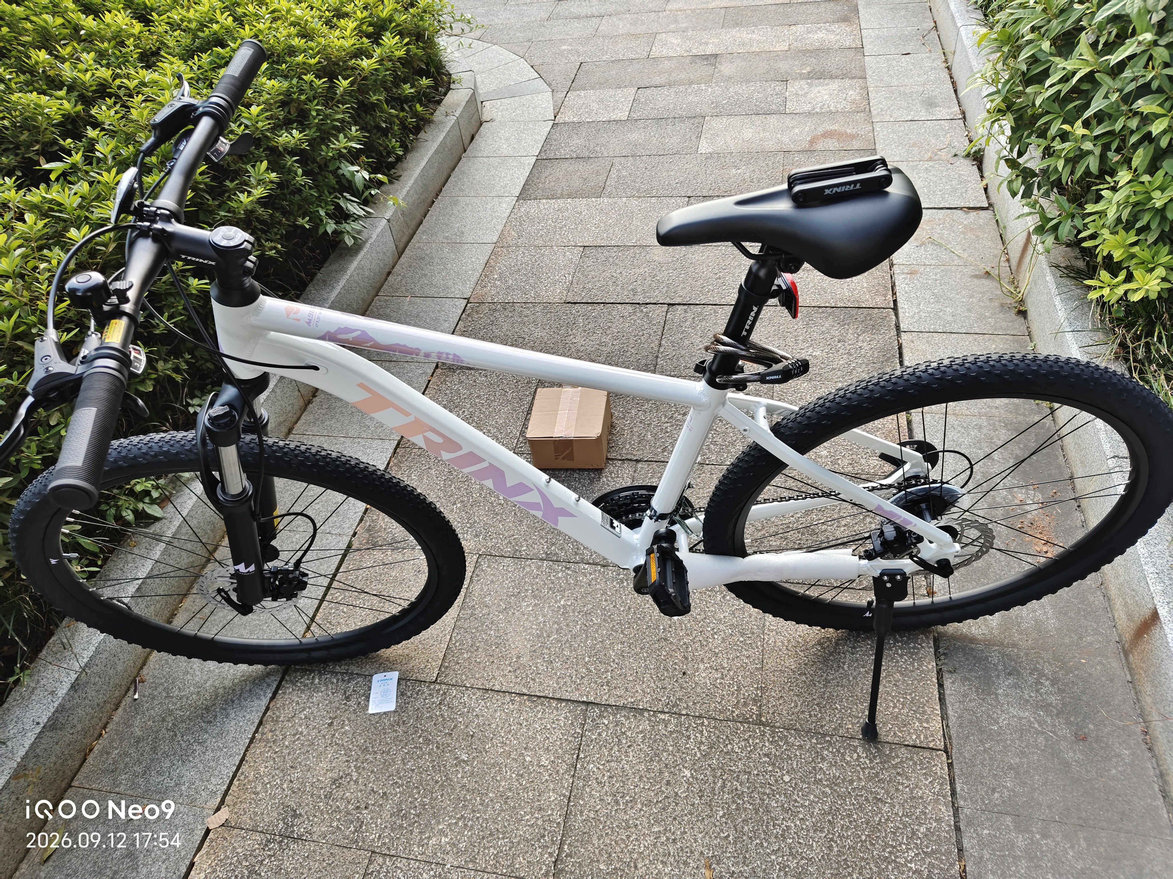 千里达26款M985ELITE山地自行车禧玛诺21速油压碟刹学生成人通勤单车 云帆白- 21速 27.5*17寸 推荐:170-190cm左右 实拍图