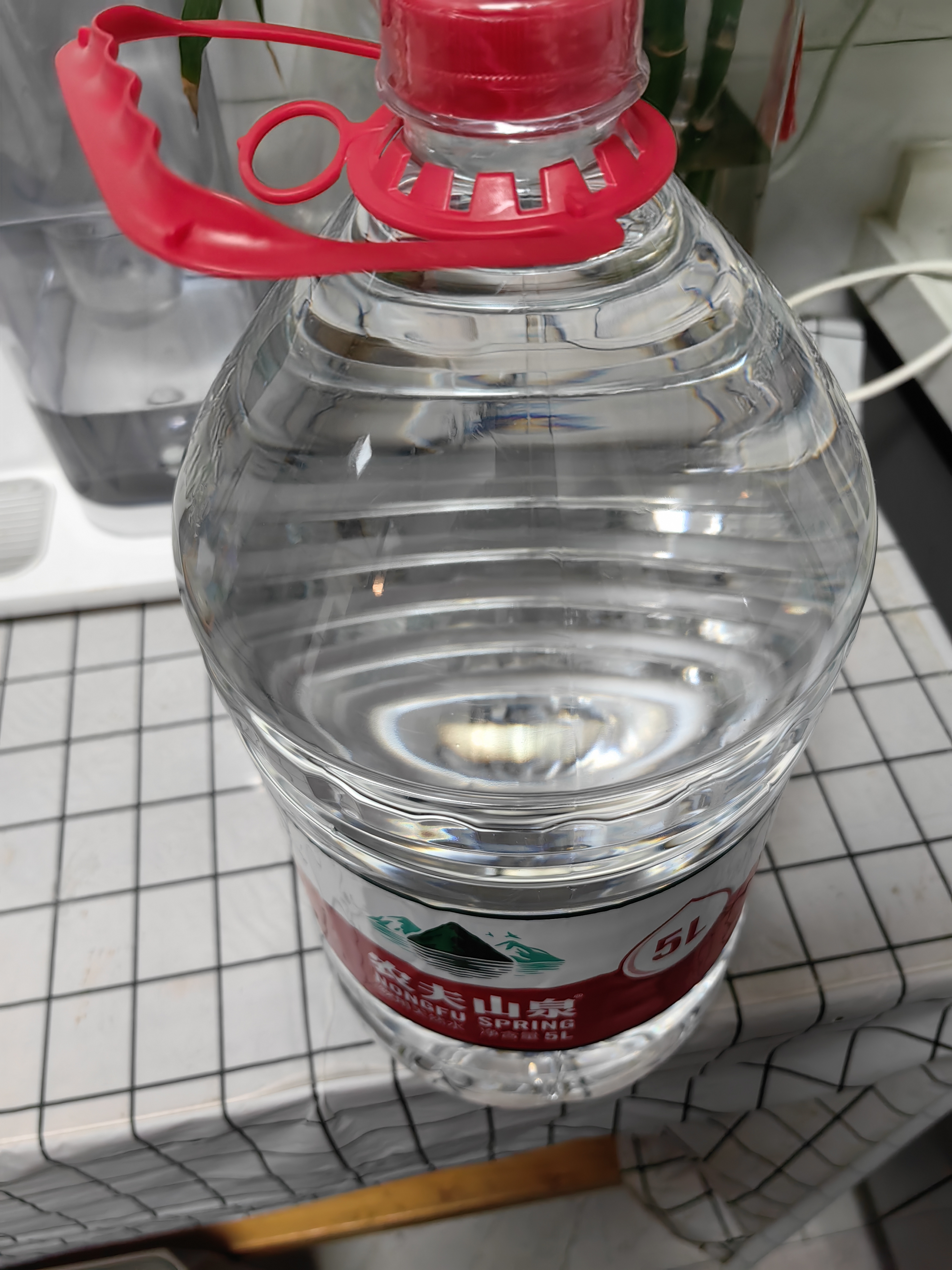 农夫山泉饮用水 饮用天然水5L*4桶 整箱装 桶装水塑膜随机包装 实拍图