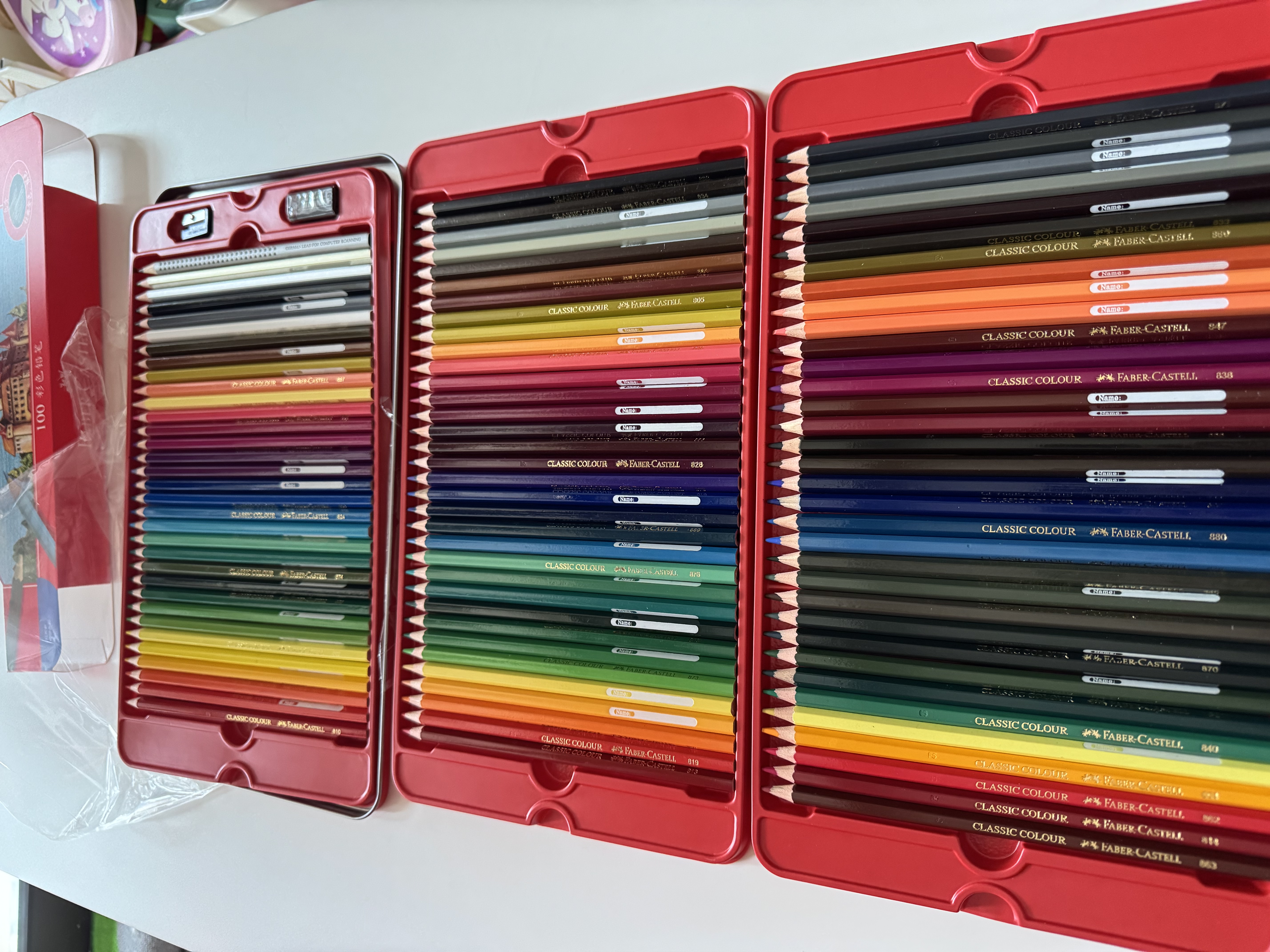 辉柏嘉（Faber-castell）学生彩色铅笔油性彩铅绘画套装画画工具学生绘画 100色城堡系列红铁盒装儿童礼物115700美术写生 实拍图