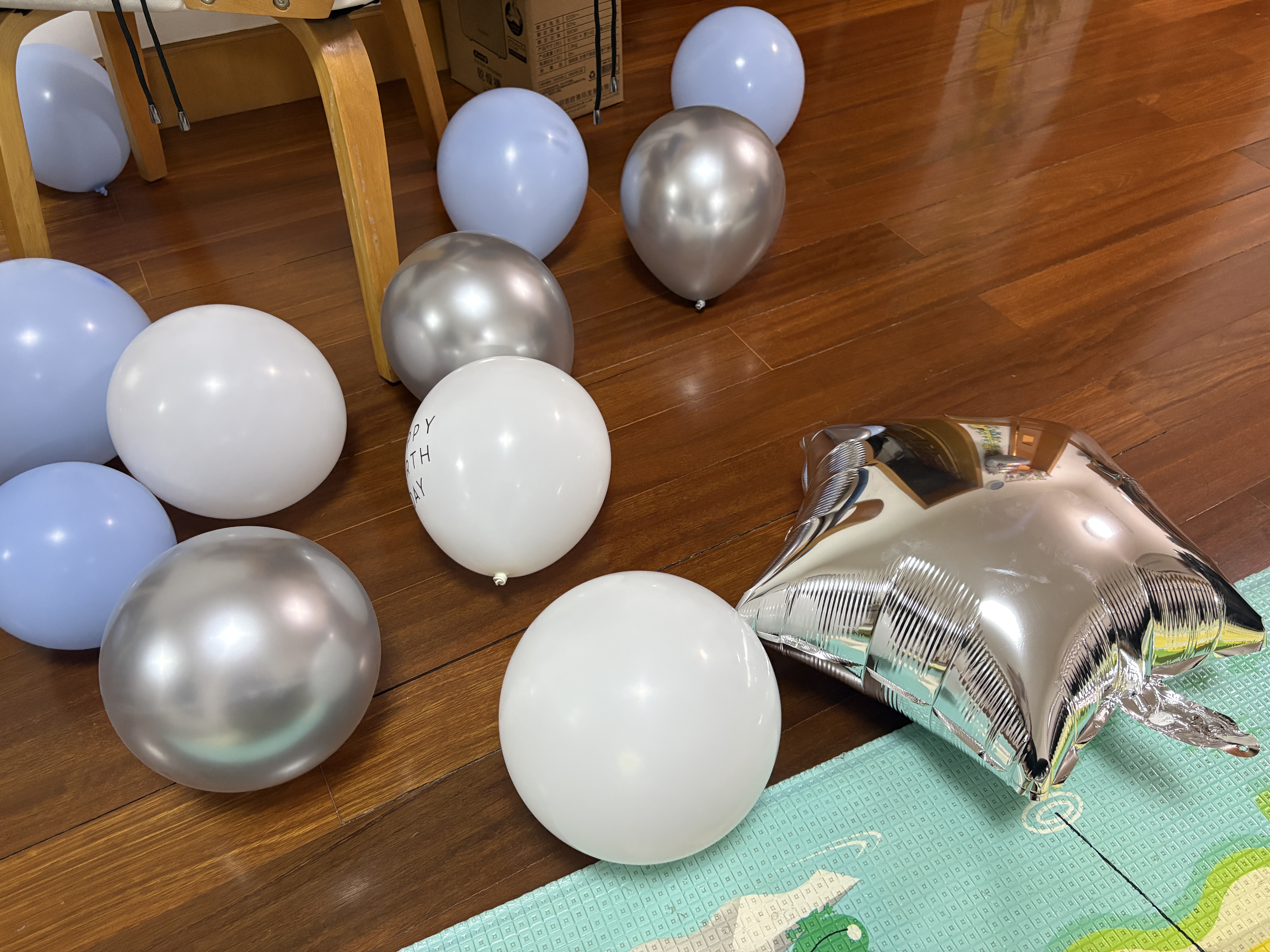 多美忆生日场景布置生日装饰男孩女孩生日快乐铝膜气球 银色套装 实拍图