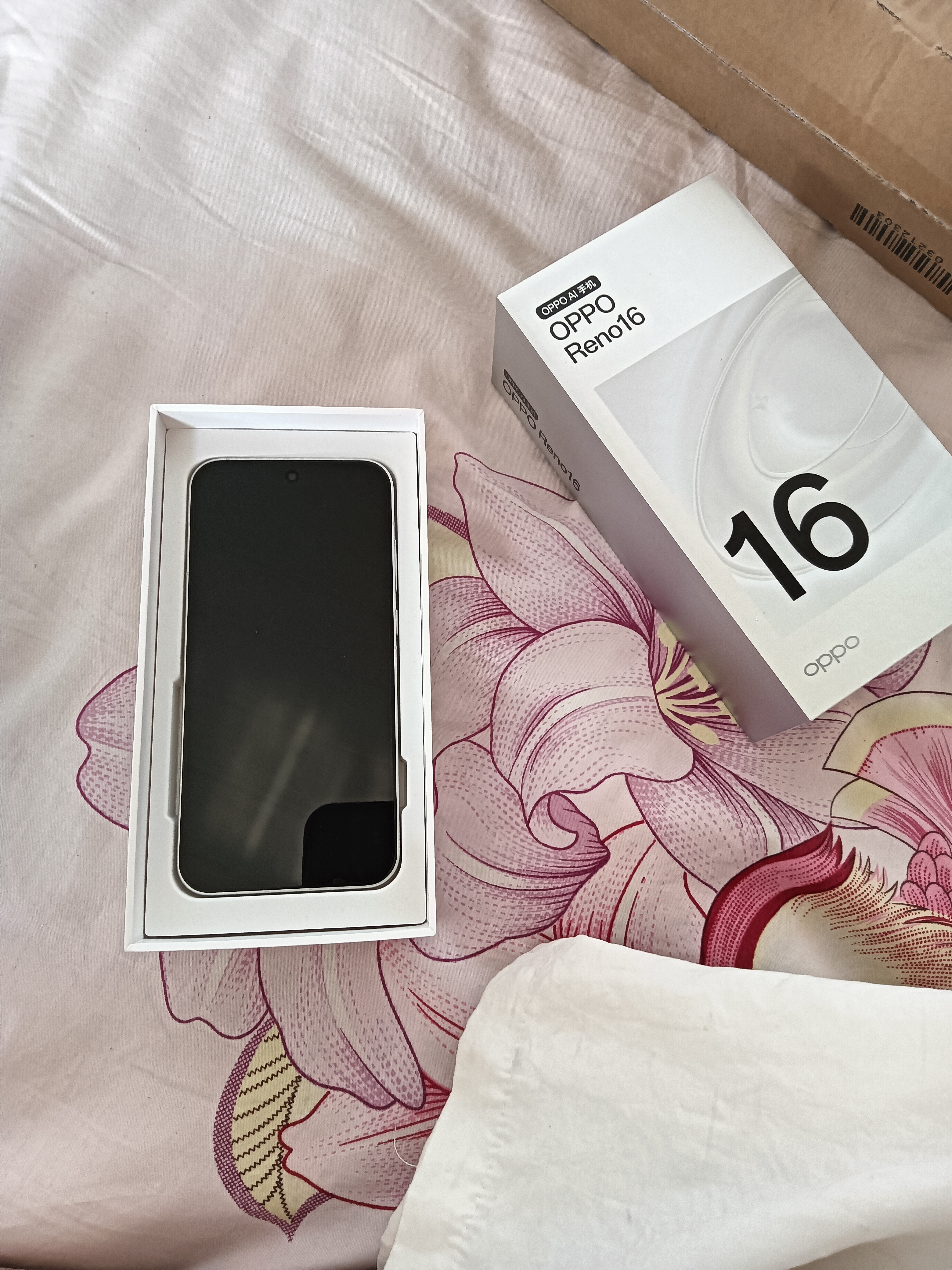 OPPO【国家补贴15%】Reno16 新品上市 opporeno16新款 oppo手机5g全网通拍照手机 reno16 实况神机 怦然星动 16+512GB 官方标配【OPPO蓝牙耳机/CCD相机】 实拍图