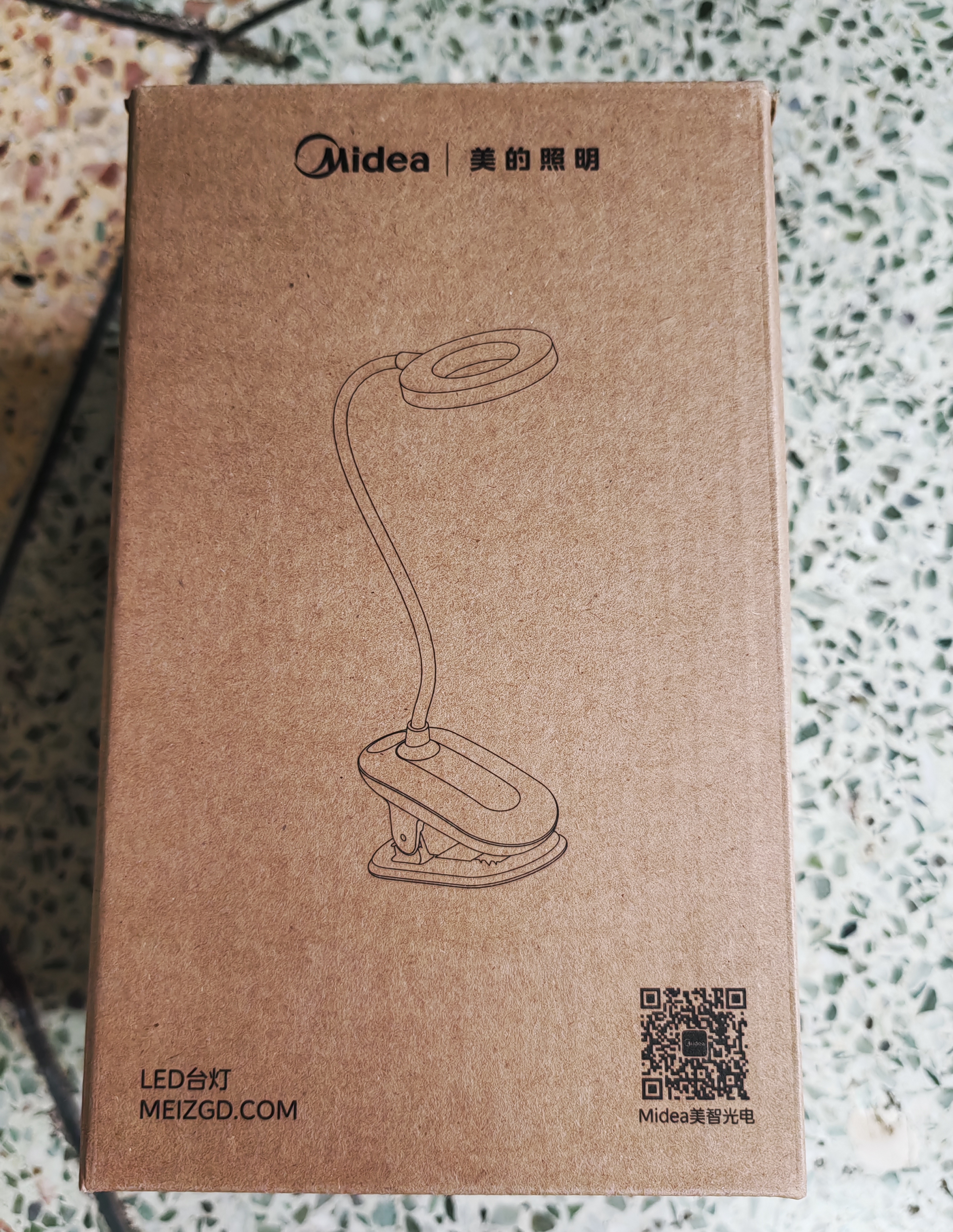 美的（Midea）充电款小台灯家用学生学习专用书桌灯宿舍阅读夹子床头灯 实拍图