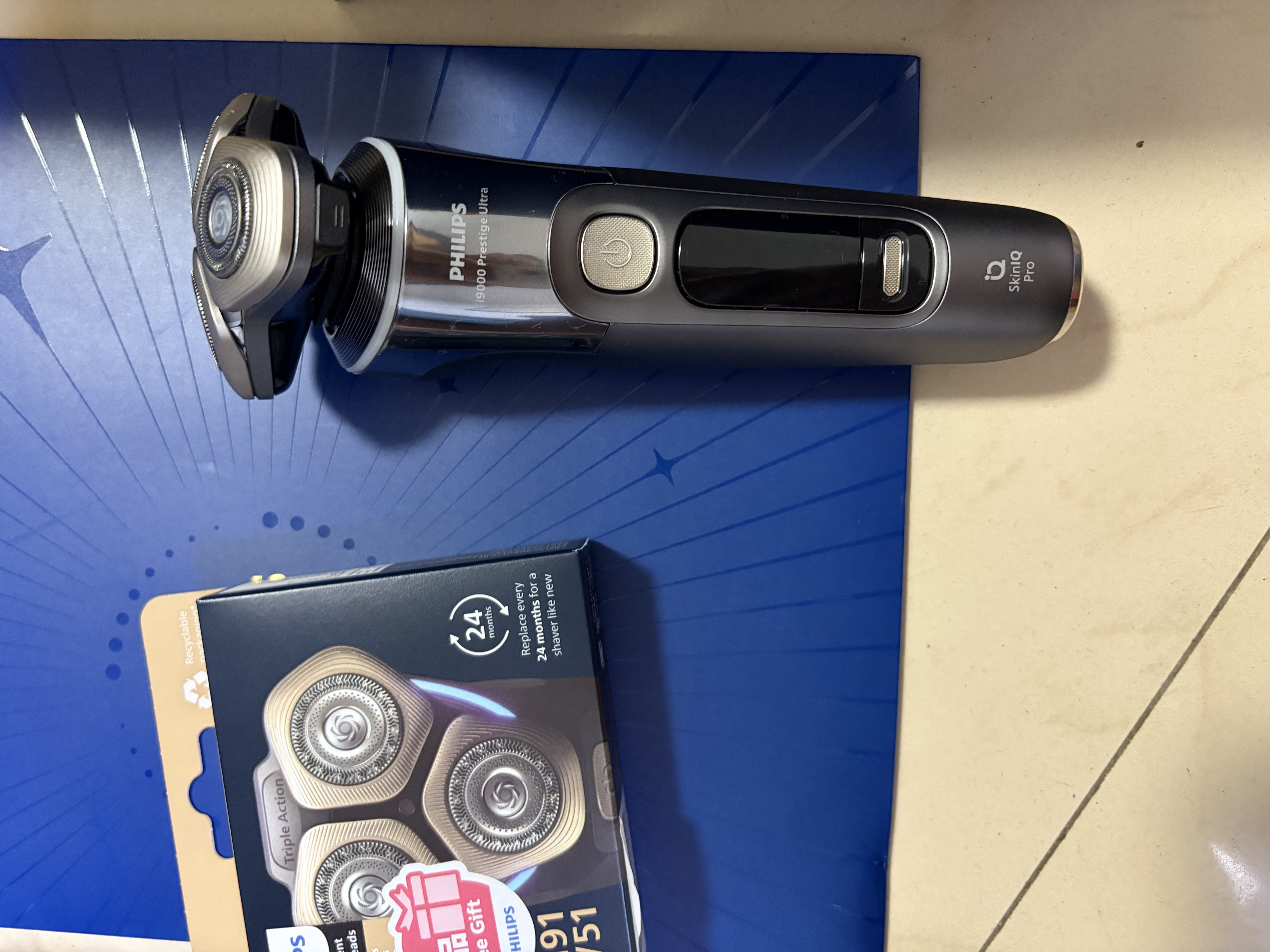 飞利浦（PHILIPS）【礼盒装】电动剃须刀男士刮胡刀 荷兰原装进口 旋护新9系Ultra XP9402 生日礼物送长辈父母领导 实拍图