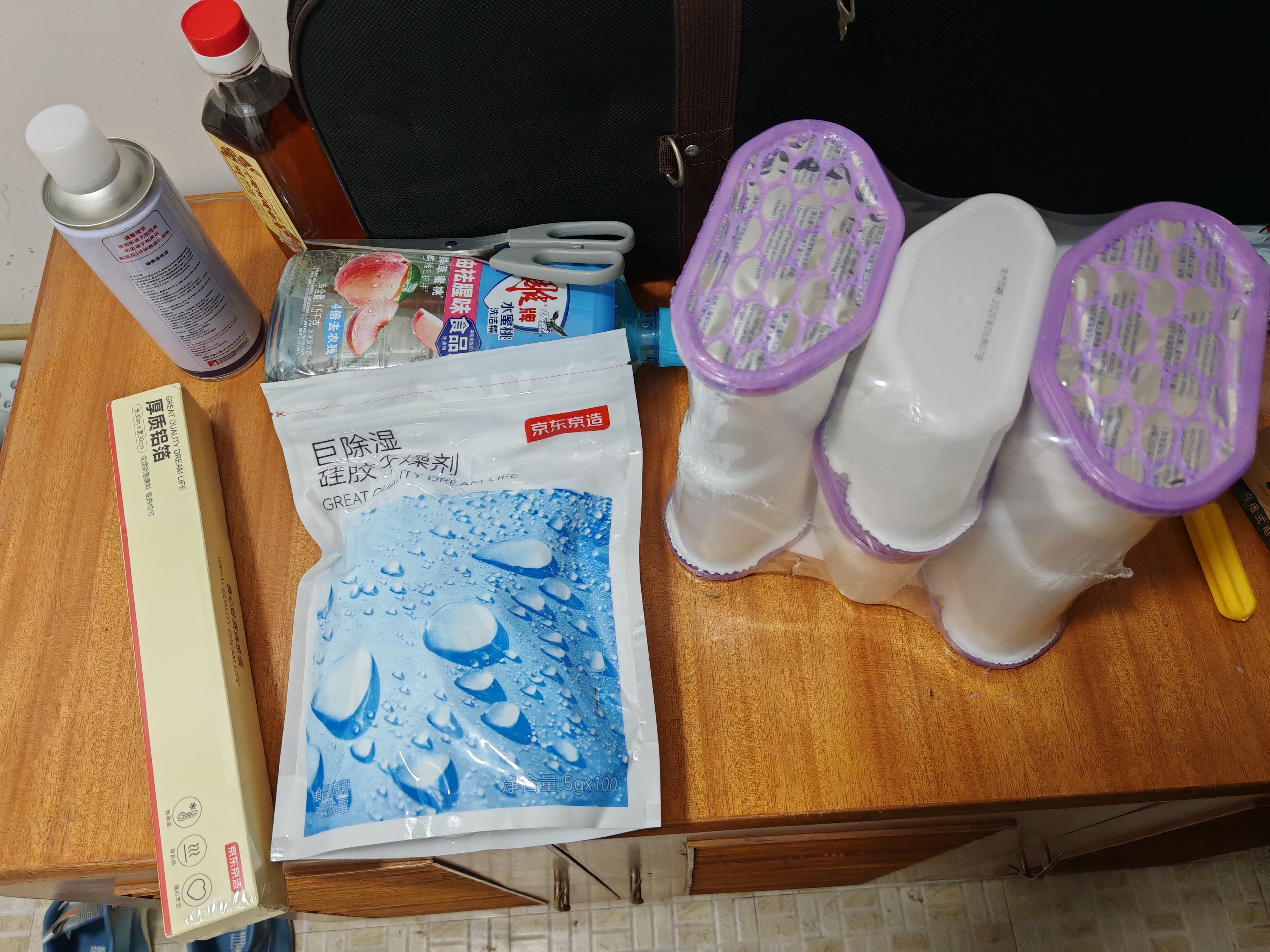 京东京造 巨除湿香氛除湿盒 宿舍衣柜除湿干燥剂防霉剂除湿桶6桶 实拍图