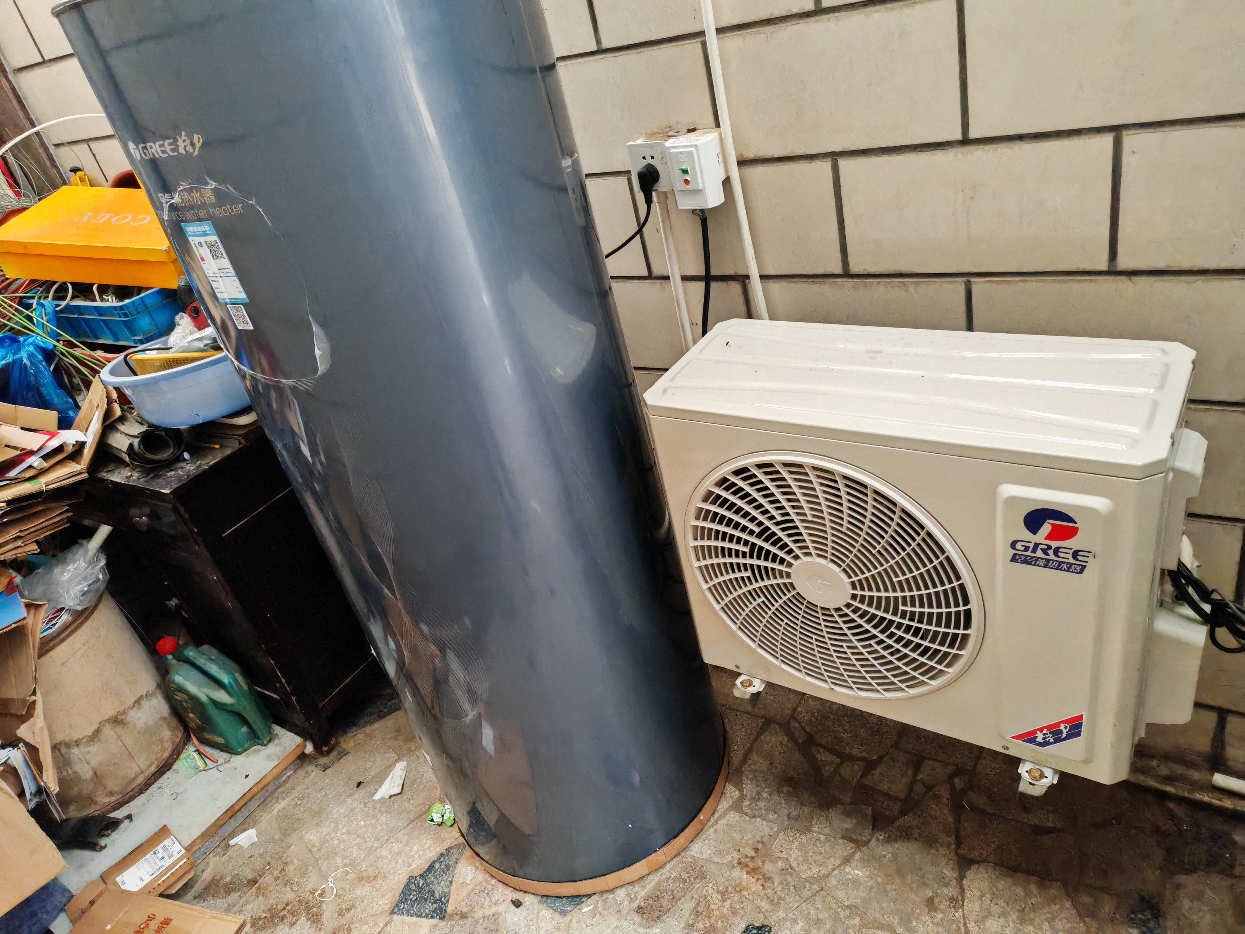 格力（GREE）金葵花空气能热水器家用320升大容积变频1级能效AI智能健康80°C电辅SXTD320LCJW/Eb-1j(5-7人) 实拍图
