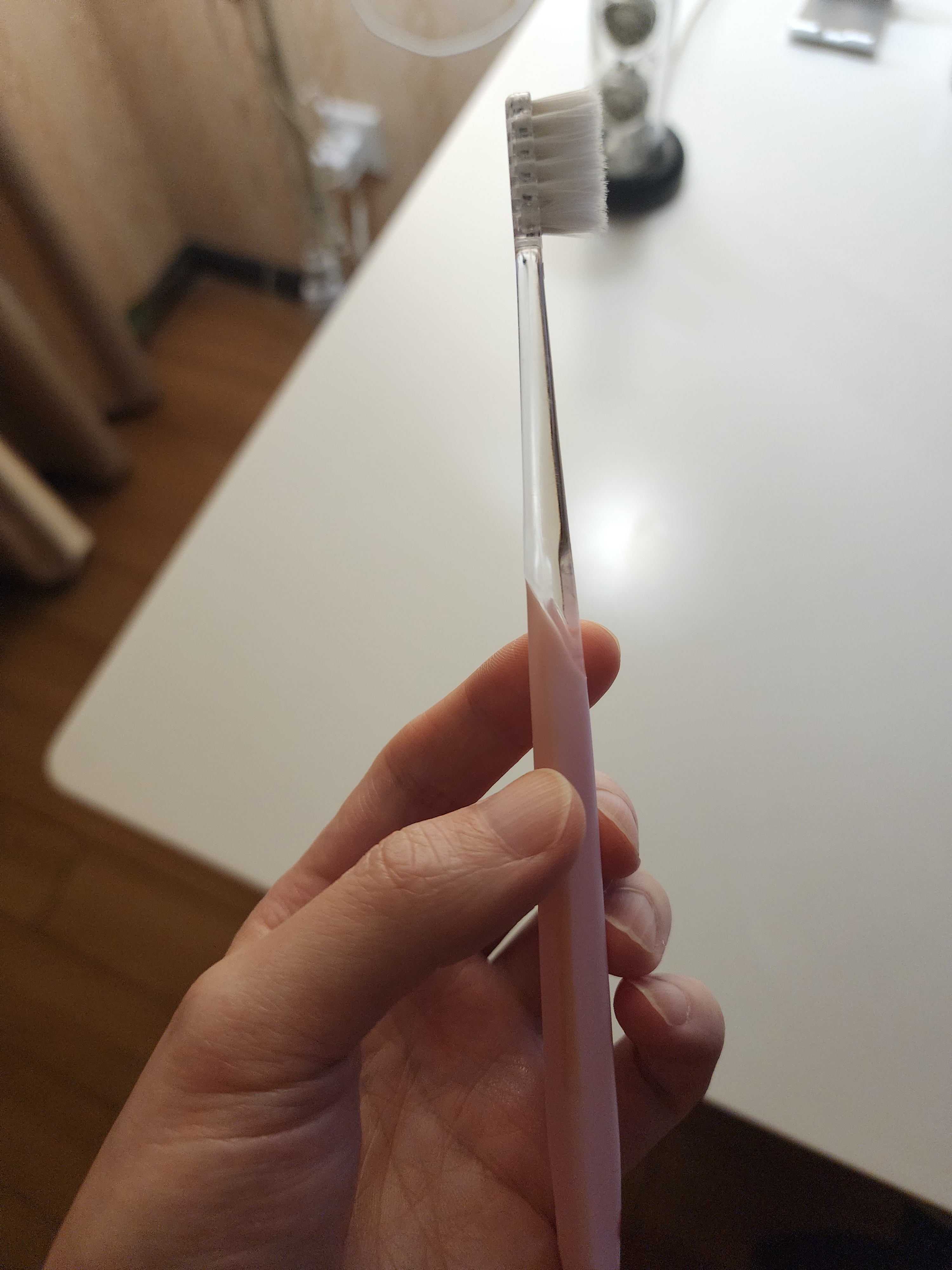 舒客柔丝护龈牙刷1支装灵巧小长头深入后槽牙一次性牙刷（颜色随机） 实拍图