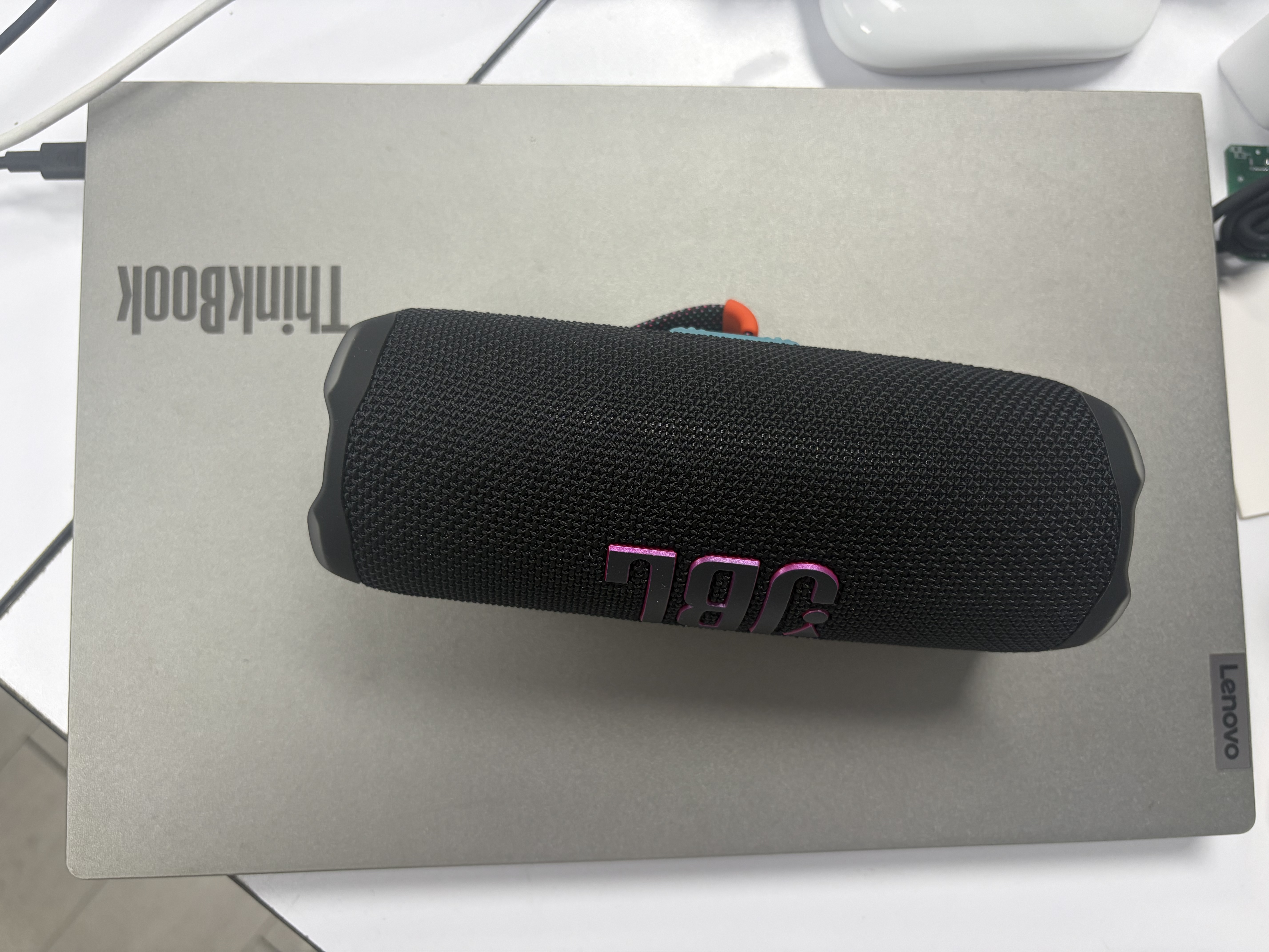 JBL FLIP7 音乐万花筒七代 蓝牙音箱 户外音响 AI音效增强 赛道扬声器 出游礼物推荐 黑拼橙 实拍图